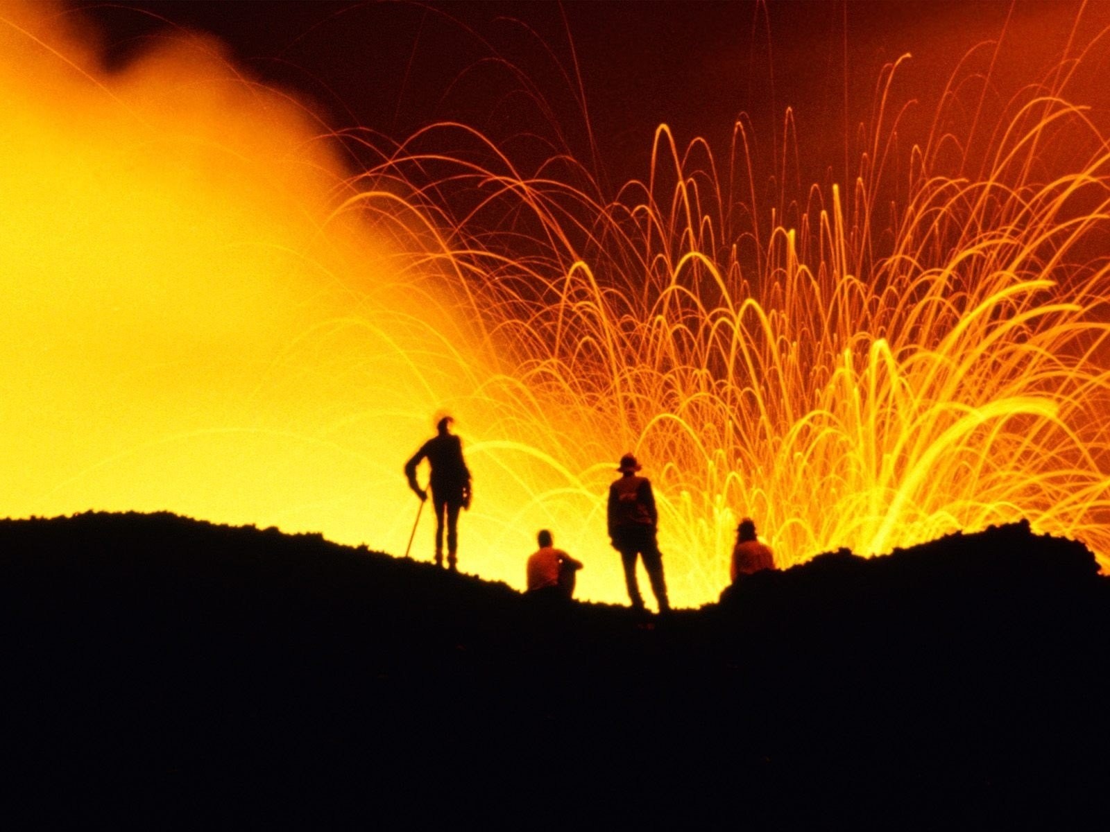 General 1600x1200 Hawaii eruption group of people smoke silhouette long exposure volcano lava USA