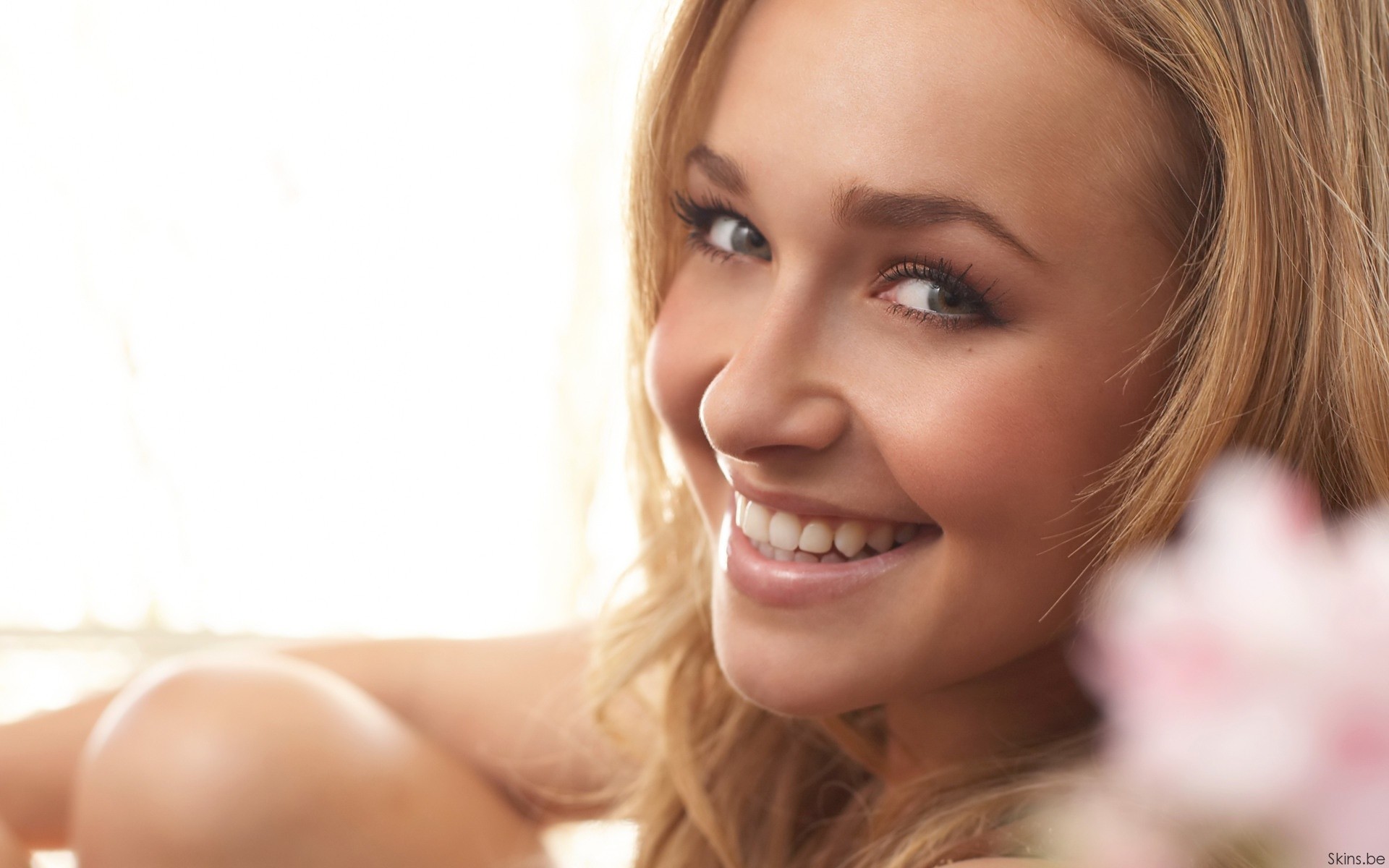 People 1920x1200 Hayden Panettiere blonde eyes blue eyes lips smiling looking at viewer women actress simple background white background closeup