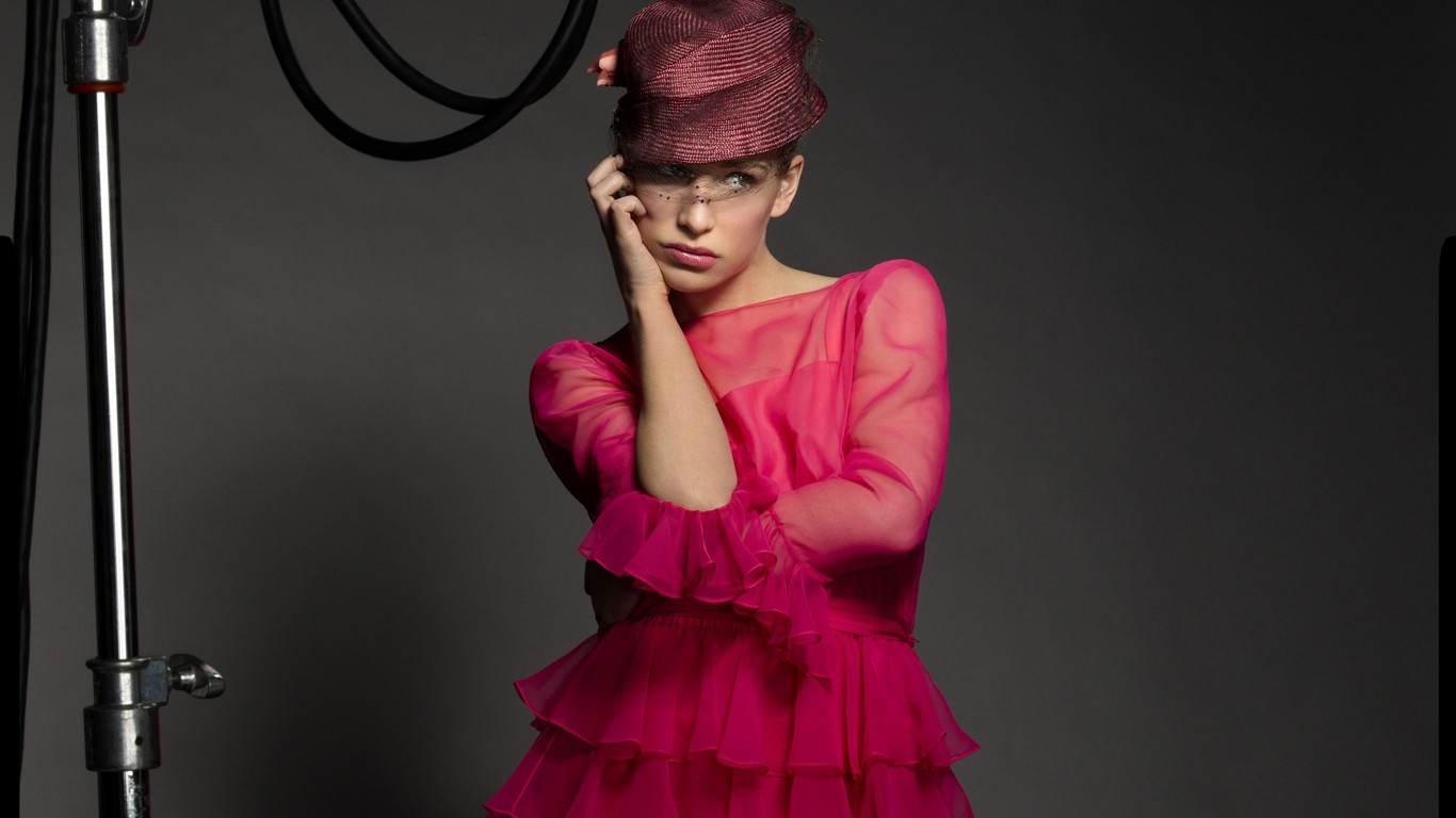 People 1366x768 Piper Perabo women actress women with hats looking away studio women indoors indoors hat standing celebrity pink hat