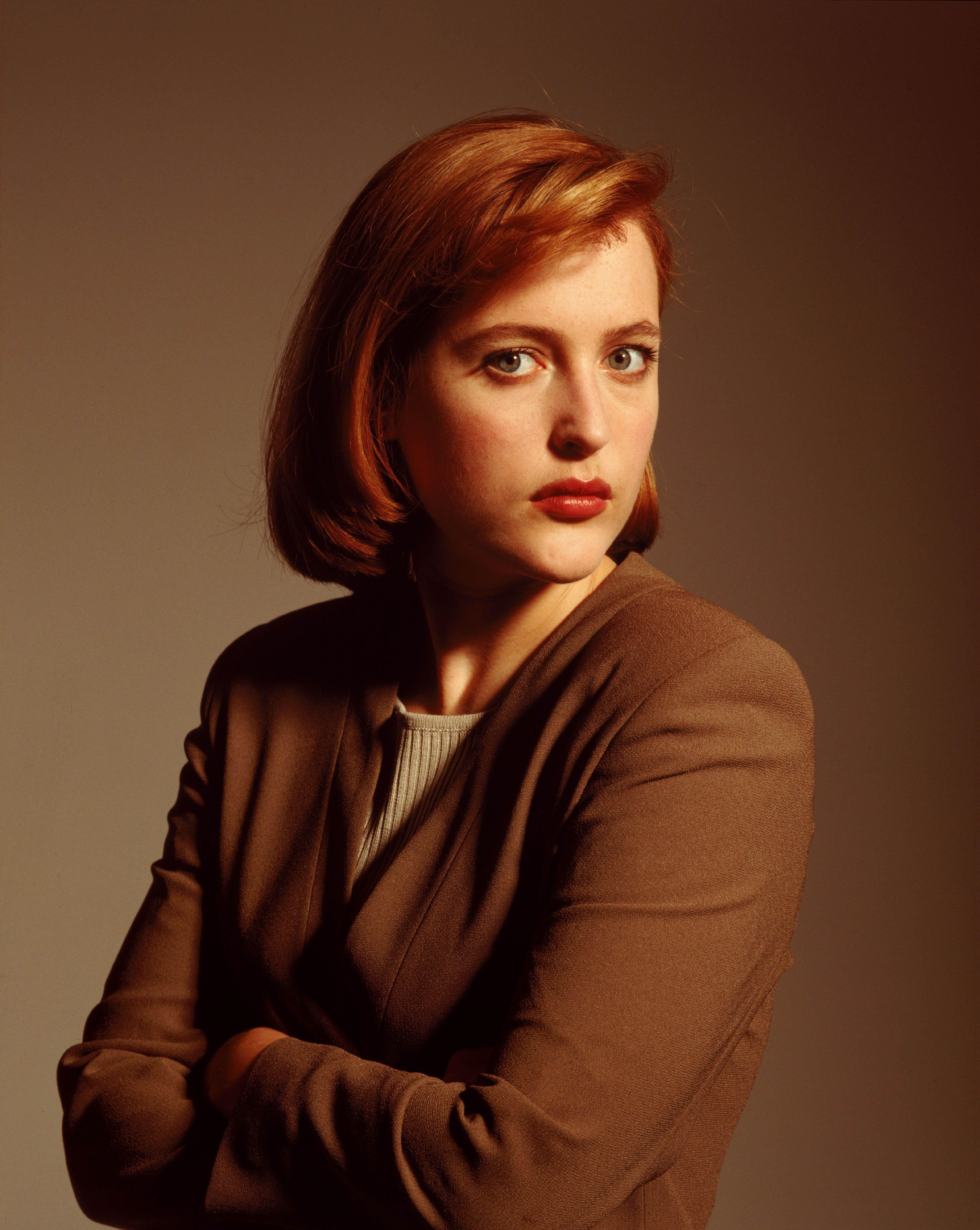 People 4513x5662 Gillian Anderson The X-Files arms crossed Dana Scully redhead TV series red lipstick Promotional women