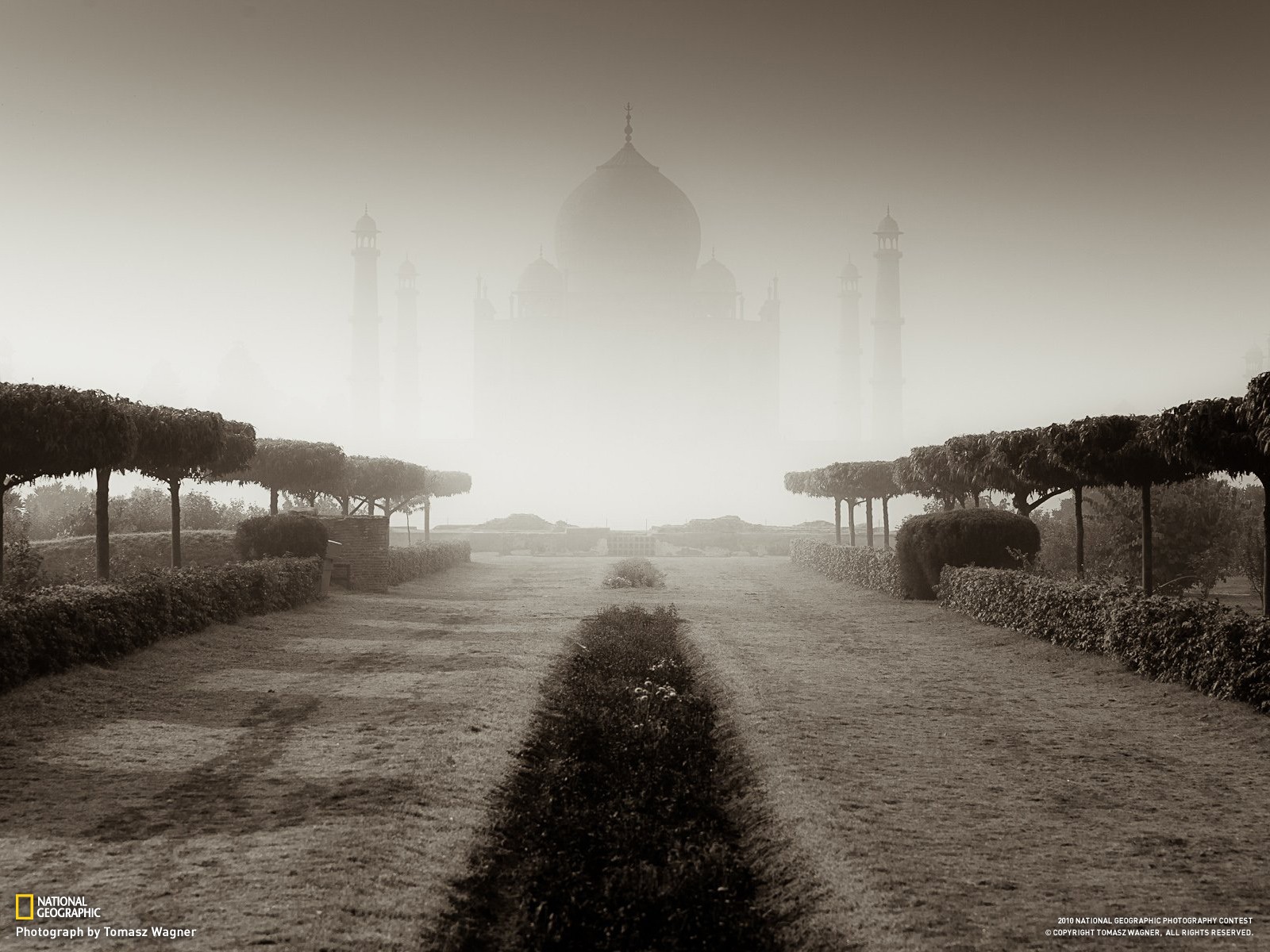 General 1600x1200 mist National Geographic Taj Mahal 2010 (Year) outdoors building