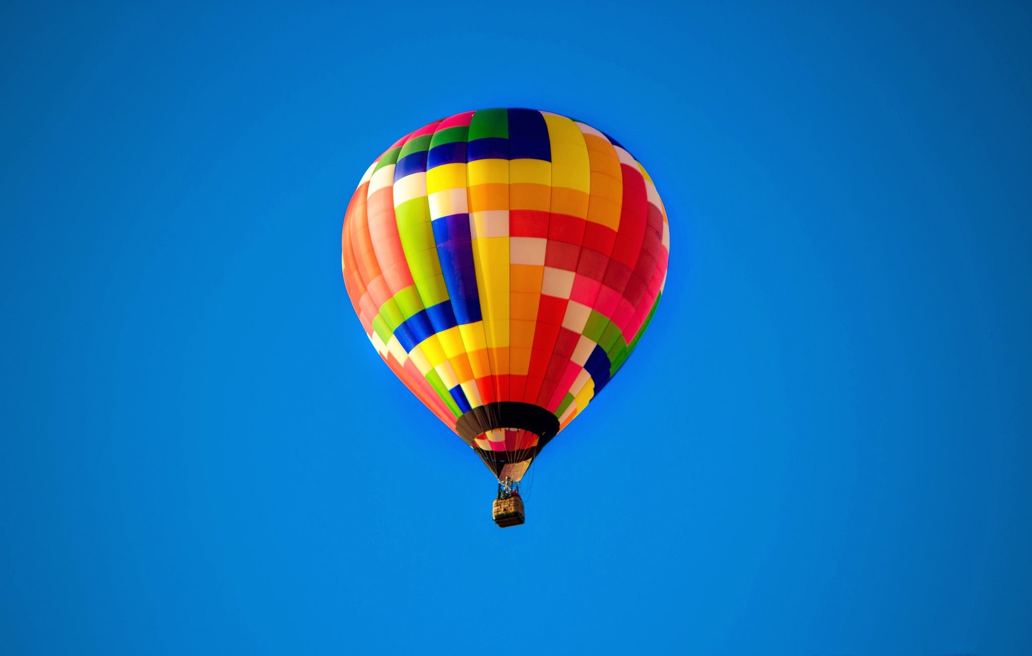 General 2048x1302 vehicle colorful hot air balloons simple background