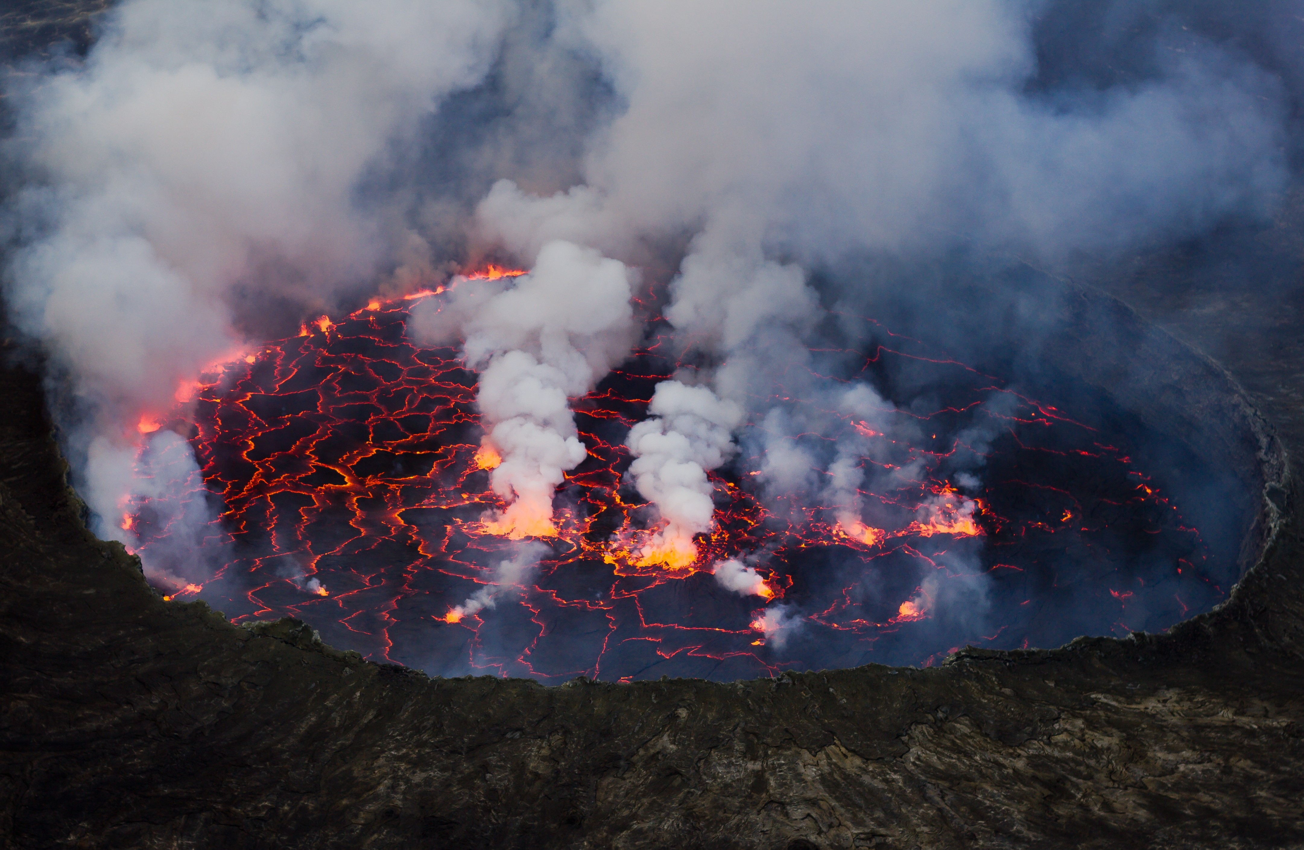 General 4324x2820 volcano smoke lava nature