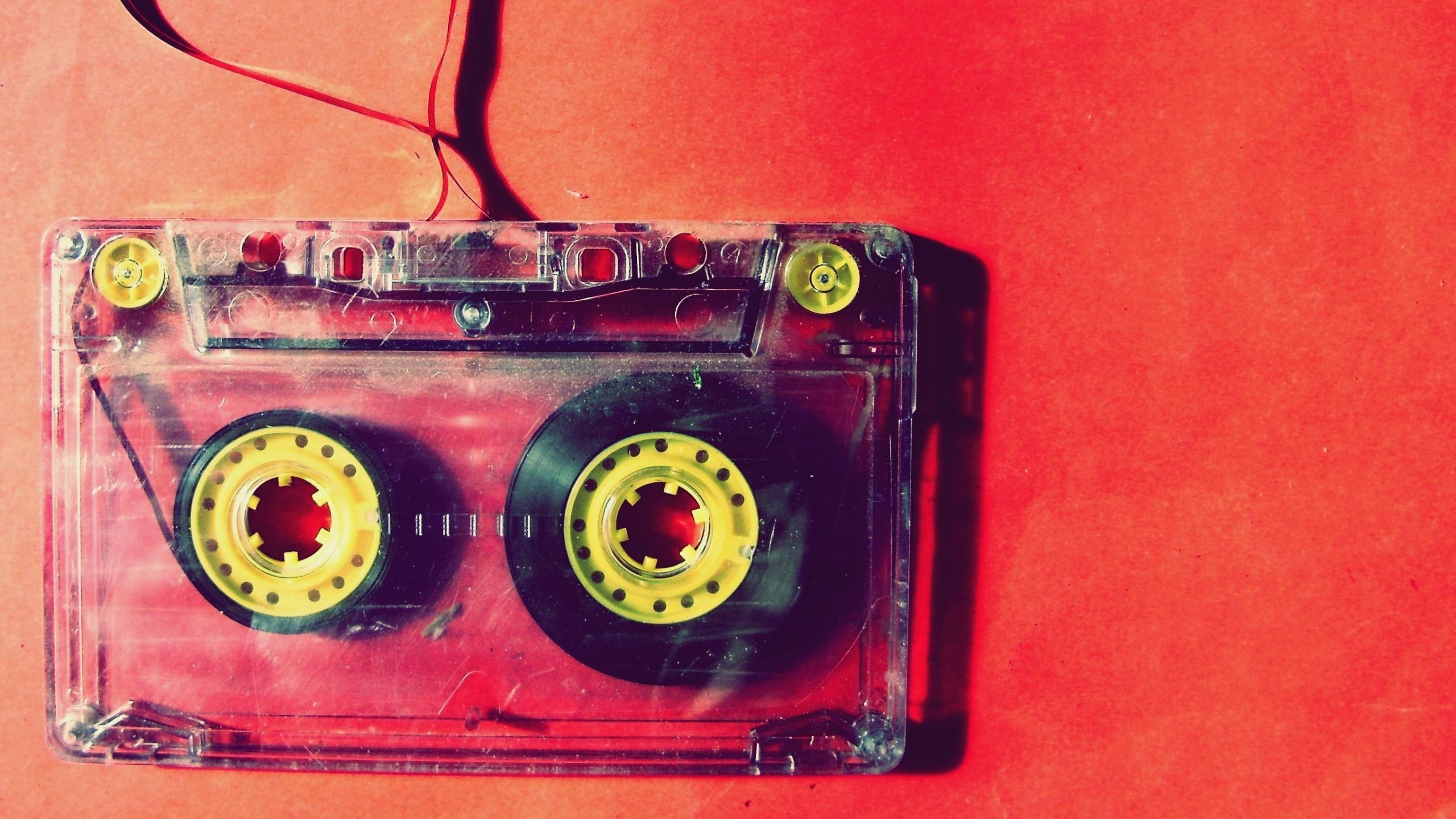 General 2560x1440 cassette vintage colorful music red background audio red