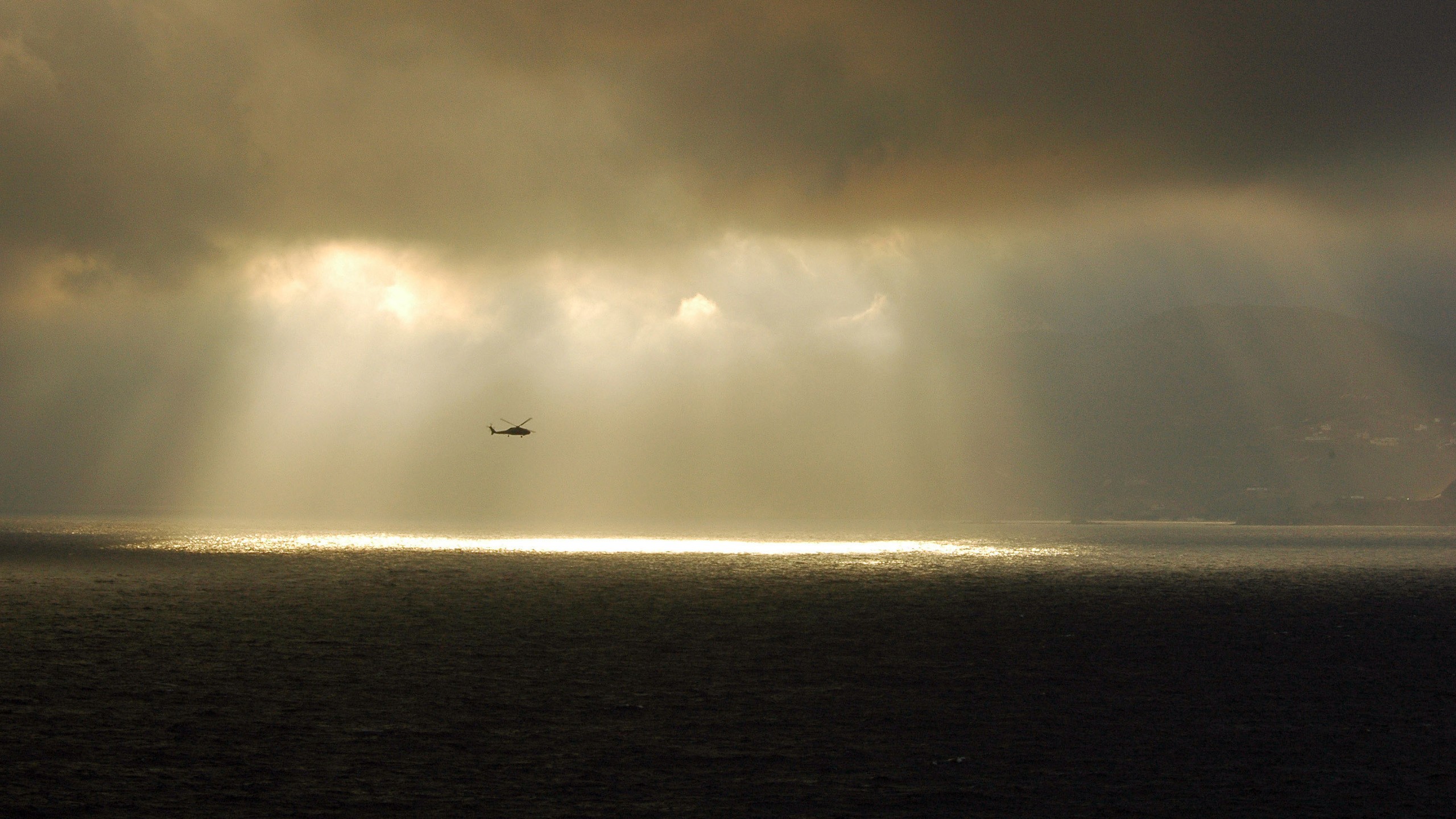 General 2560x1440 military helicopters military aircraft sea mist sunbeams clouds vehicle sky