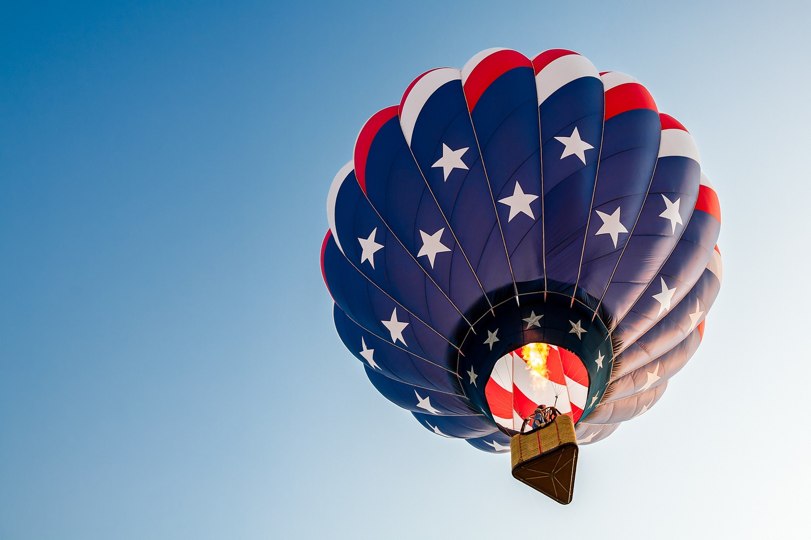 General 1600x1066 flag hot air balloons American flag outdoors USA clear sky sky blue vehicle sky