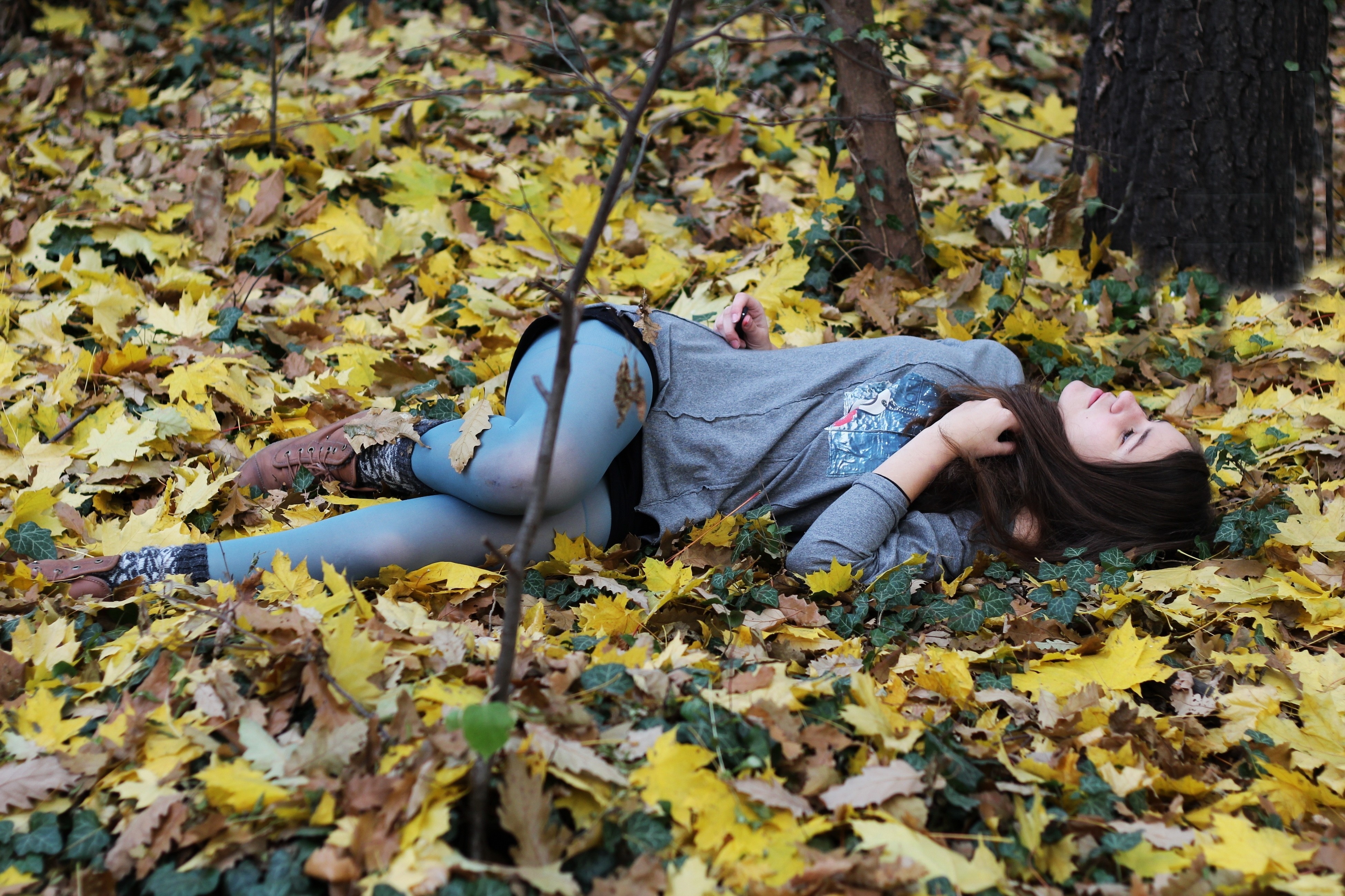 People 3900x2600 women brunette women outdoors fallen leaves leaves legs together outdoors lying down model pantyhose fall