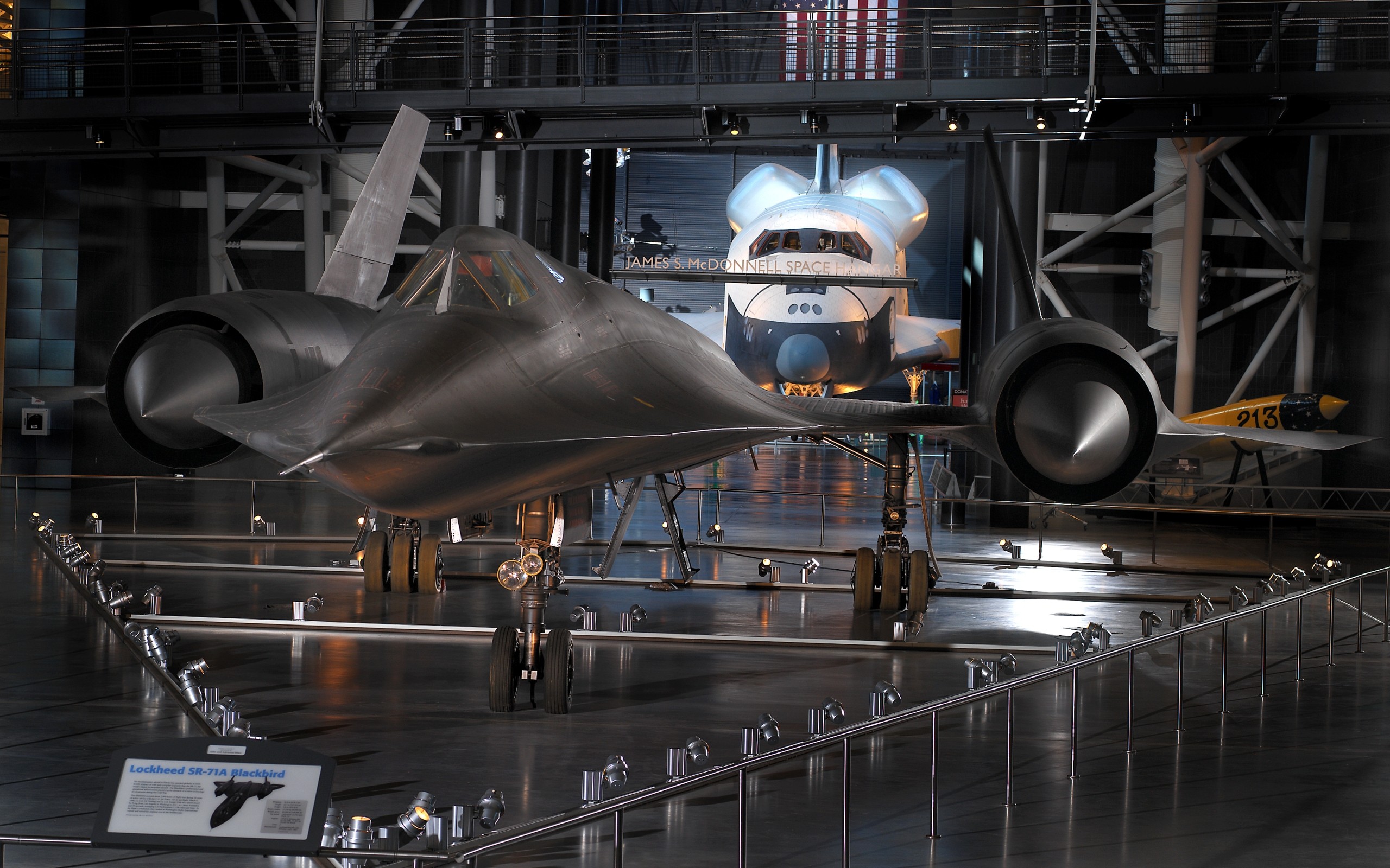 General 2560x1600 aircraft military aircraft Lockheed SR-71 Blackbird museum military vehicle National Air and Space Museum Space Shuttle Enterprise space shuttle 2005 (Year) American aircraft military Lockheed Smithsonian frontal view