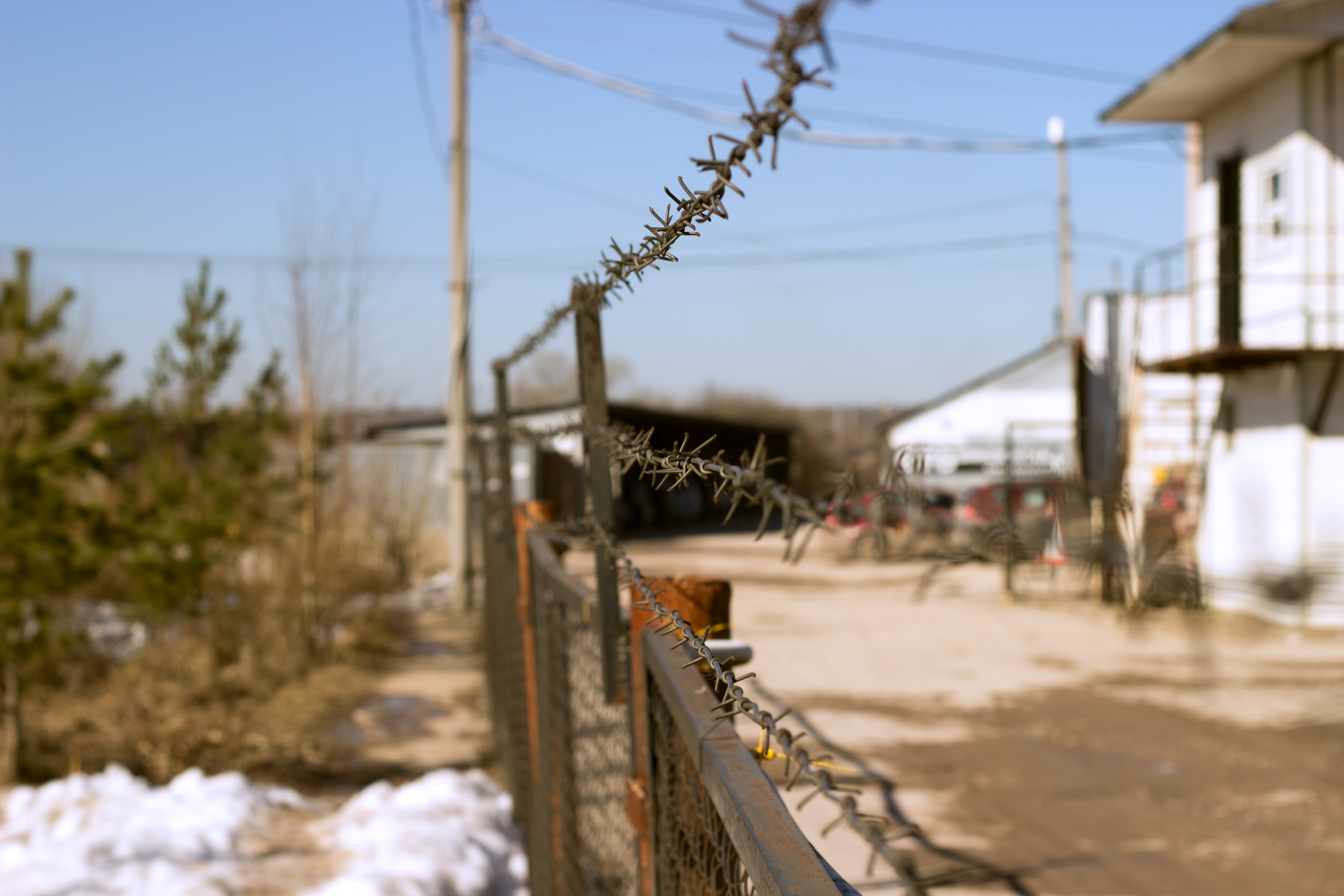 General 5184x3456 Russia urban barbed wire fence