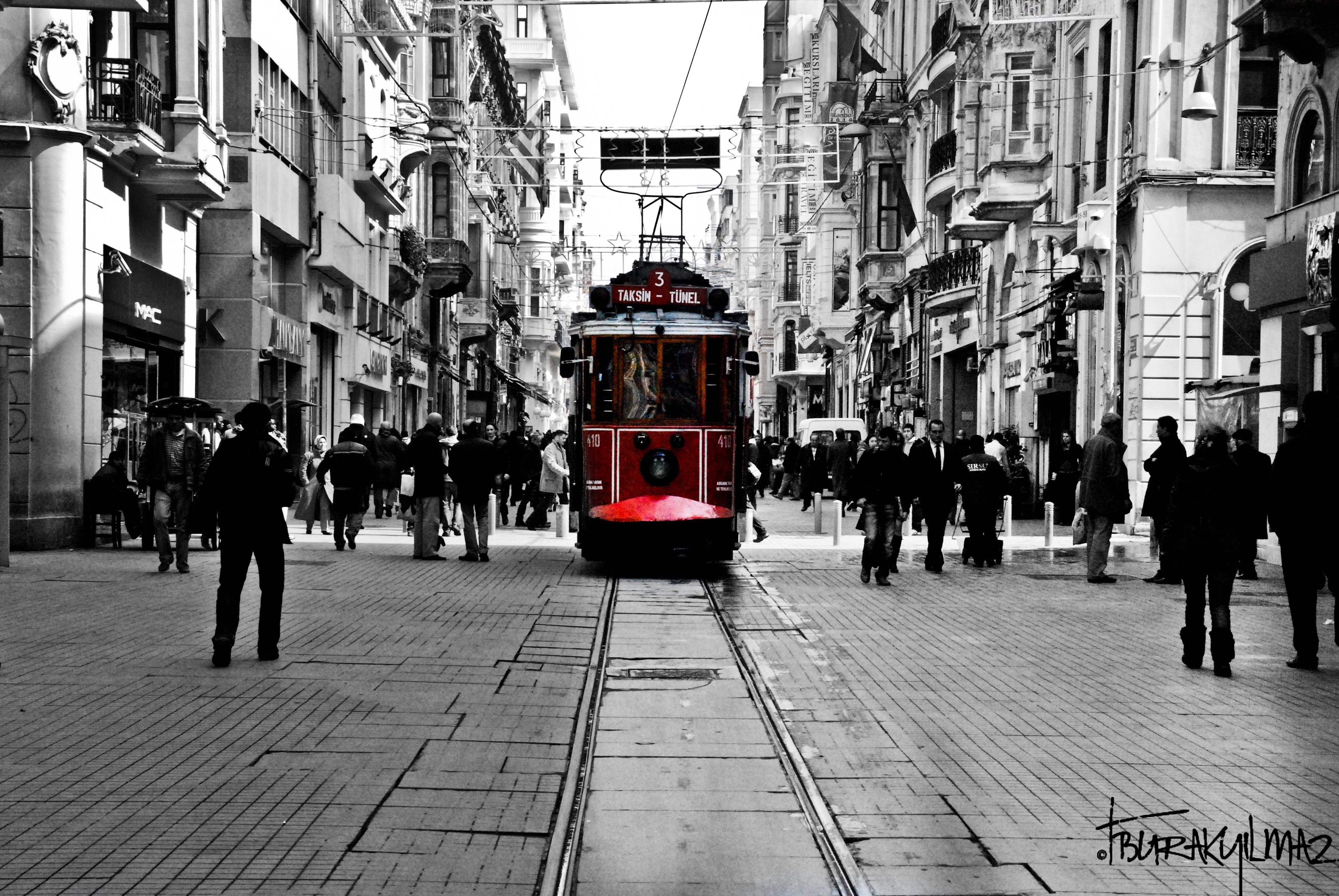 General 3840x2570 Istanbul Turkey taksim selective coloring vehicle cityscape