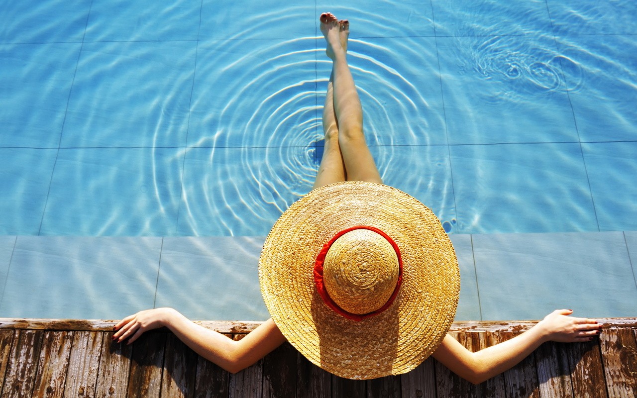 People 1280x800 hat swimming pool legs arms women model legs together women with hats barefoot water