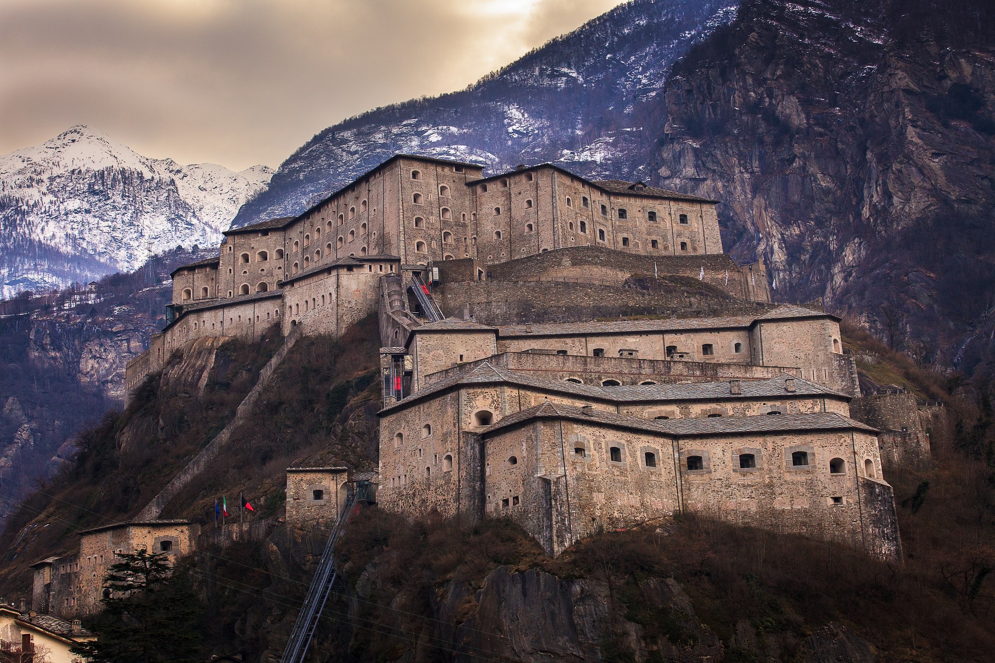 General 2048x1365 Italy castle mountains Alps fortress