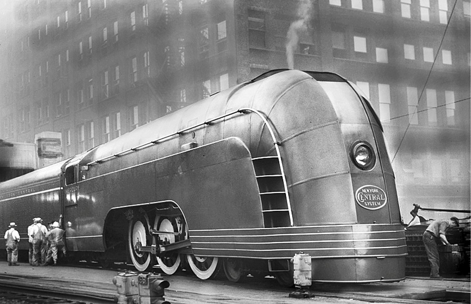General 1600x1035 1936 Mercury Streamliner train Art Deco monochrome
