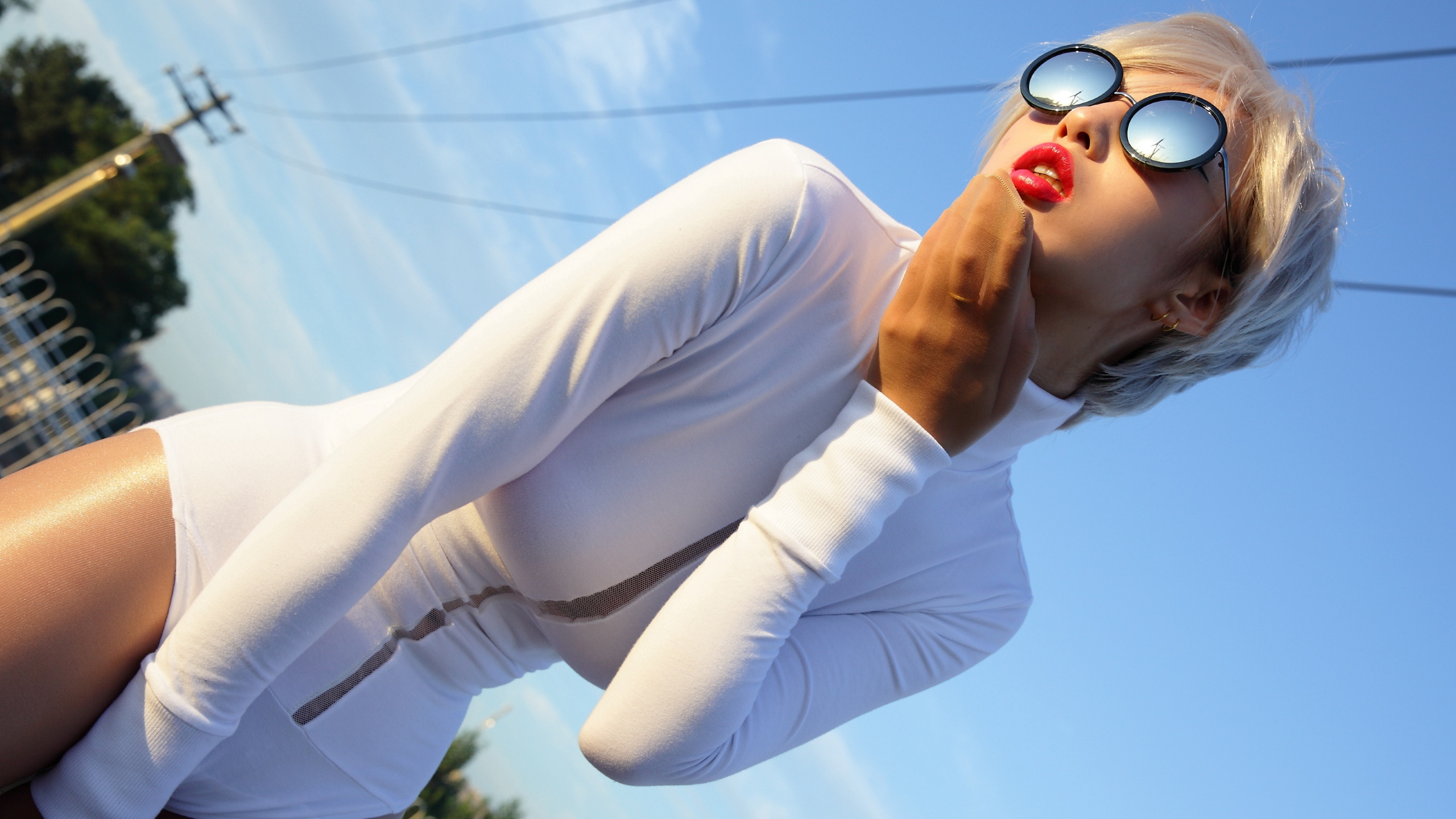 People 2560x1440 Asian women pantyhose short hair red lipstick low-angle model sky clouds sunglasses sunlight
