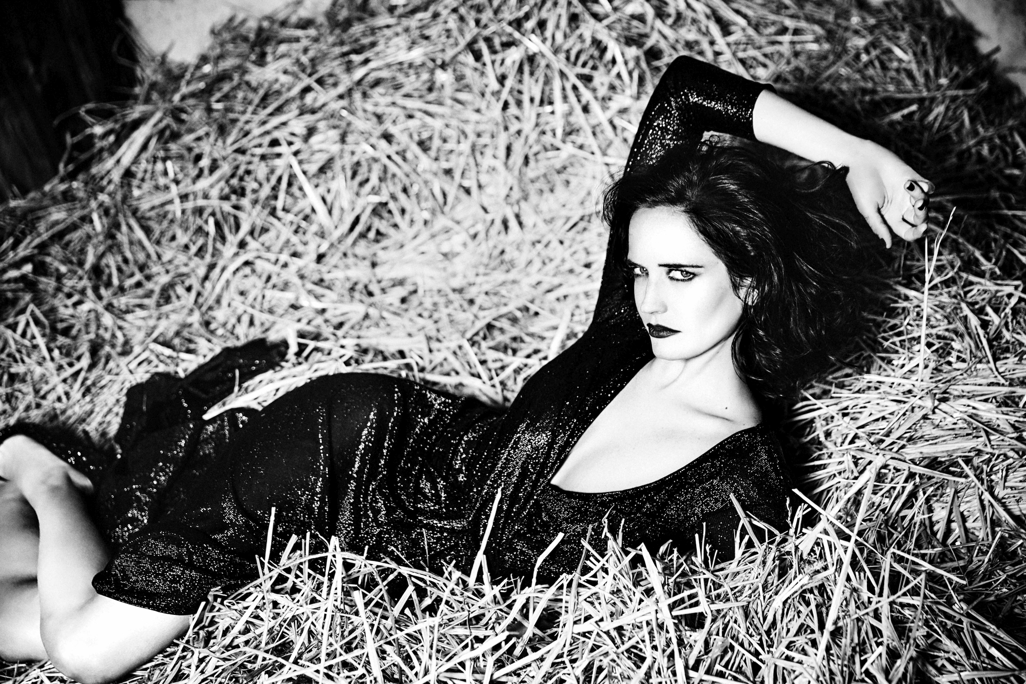 People 2000x1333 women actress Eva Green monochrome dress hay arms up makeup lipstick looking at viewer French women