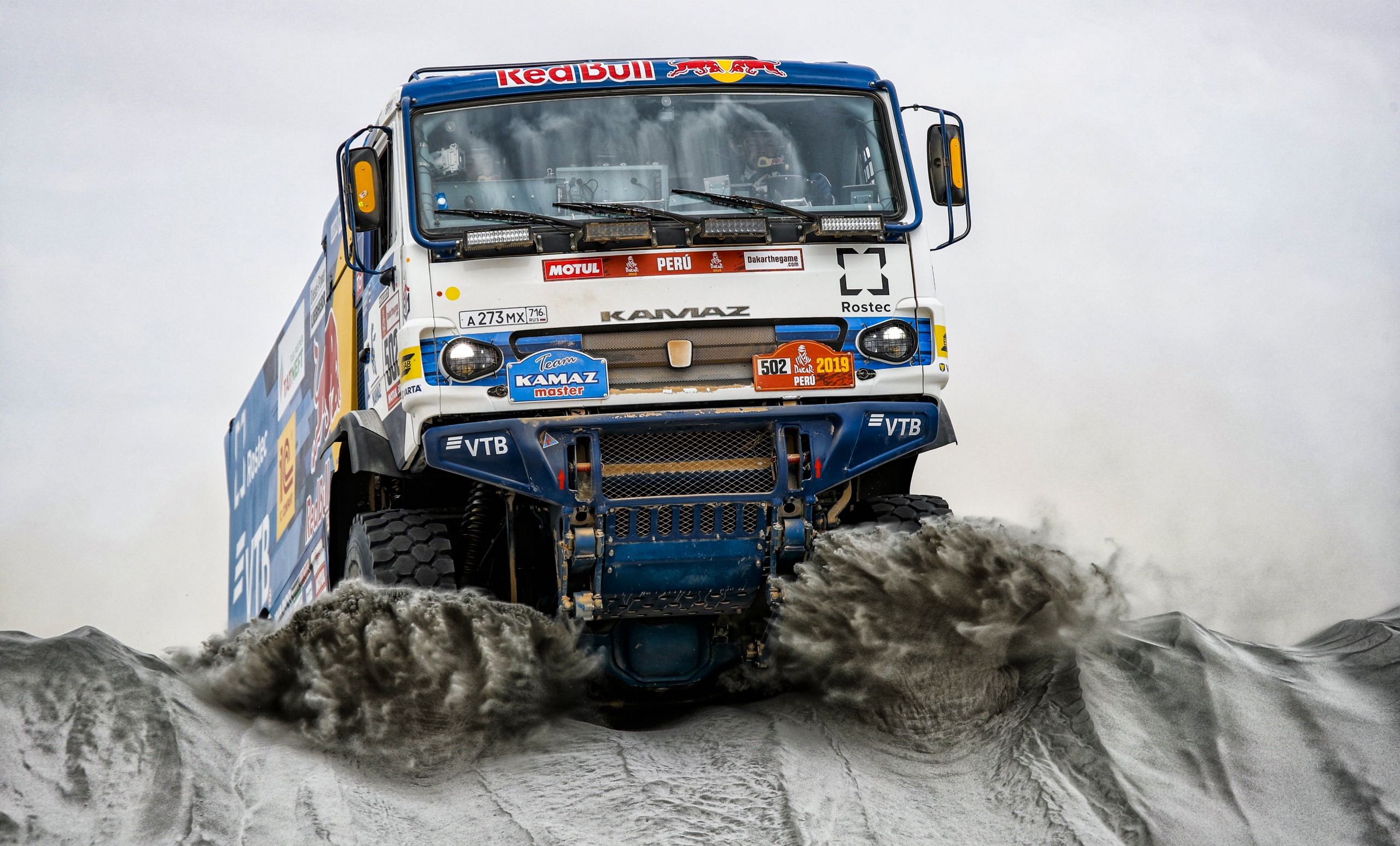 General 2560x1547 truck dirt Rally vehicle racing numbers Dakar Rally Kamaz motorsport Red Bull Racing 2019 (year) Blue Trucks Russian trucks frontal view Red Bull logo headlights