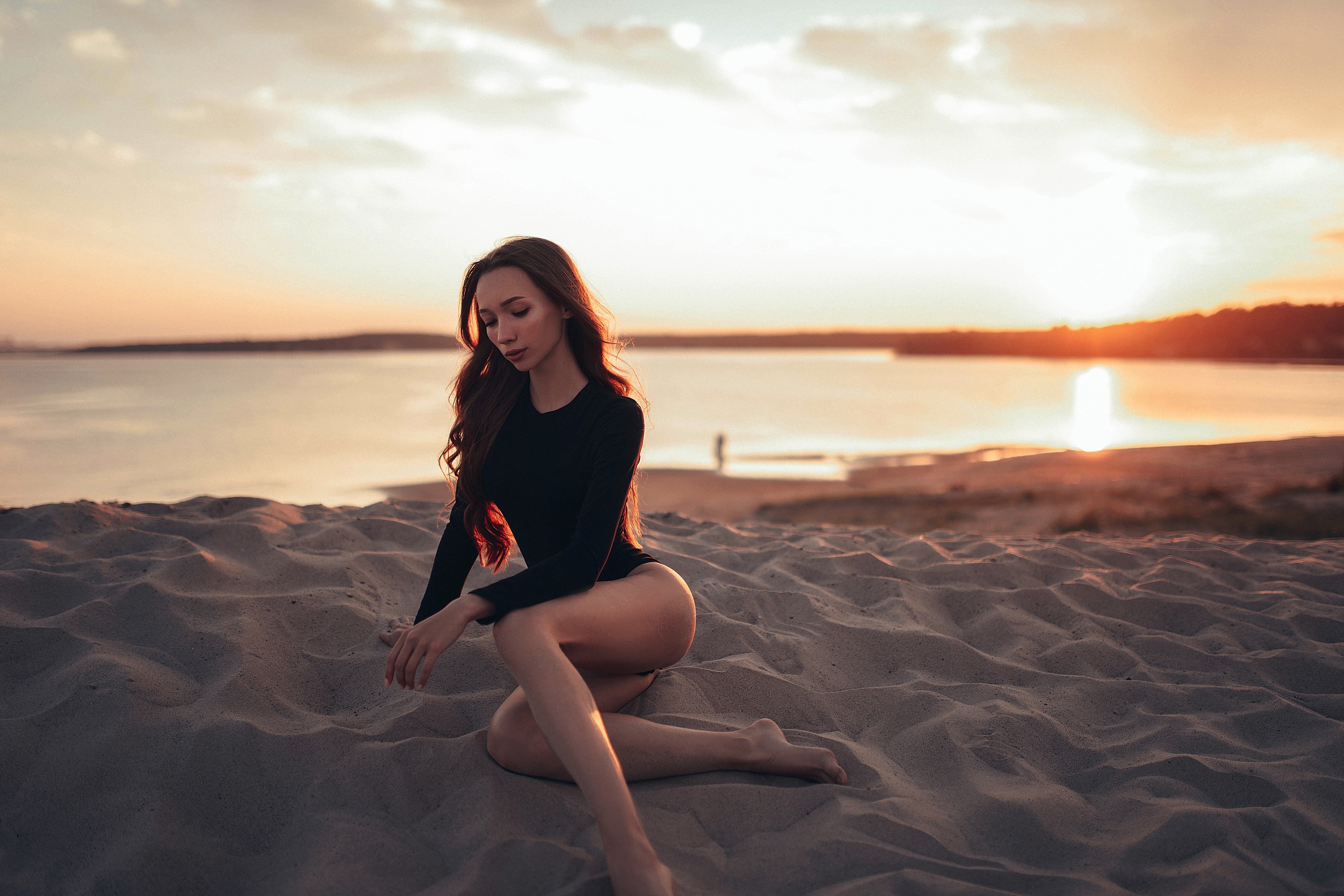 People 2560x1708 women model sand sand covered sunlight barefoot Viktoriya Shurn women on beach looking below hands on knees black clothing