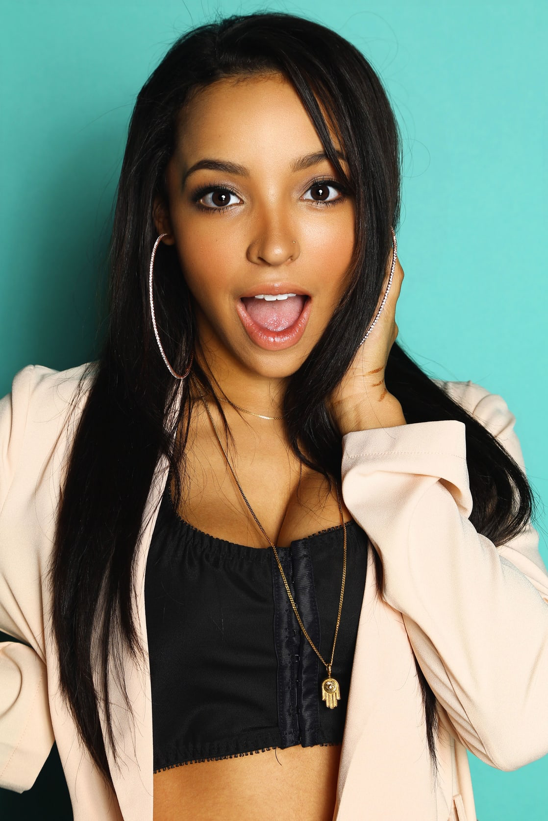 People 1118x1676 Tinashe Kachingwe women singer brunette dark skin face simple background open mouth long hair necklace frontal view