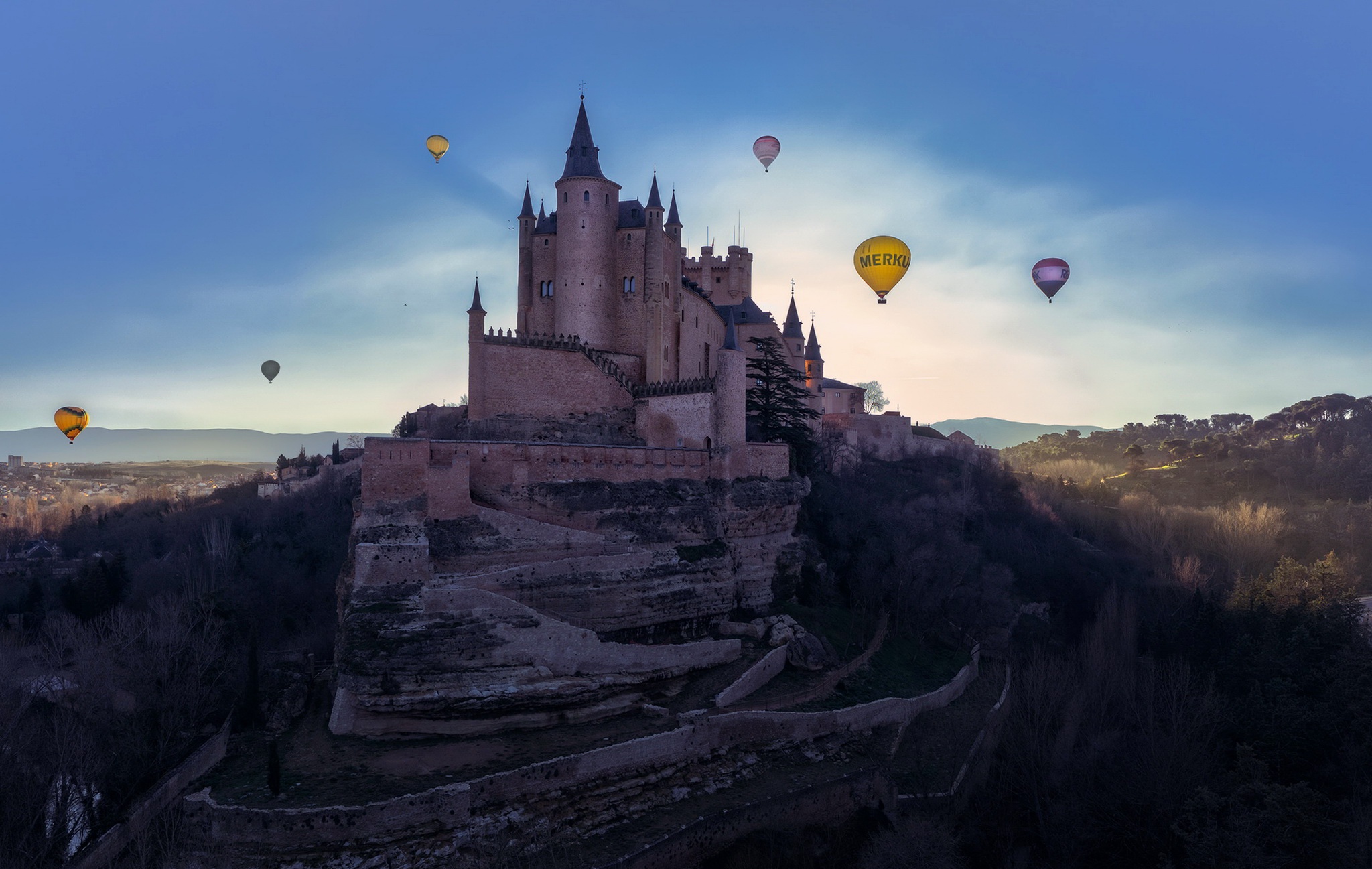 General 2048x1297 castle Spain sky hot air balloons Segovia Alcazar de Segovia