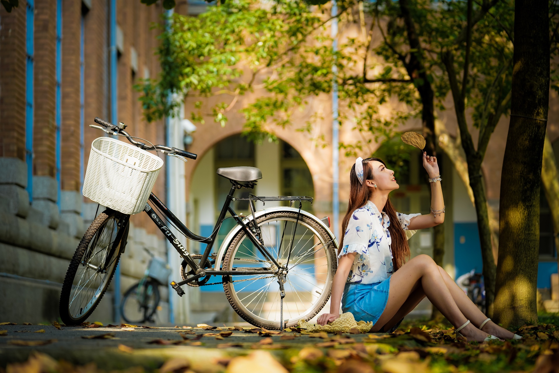 People 1920x1281 vehicle bicycle Asian city sitting women women outdoors women with bicycles