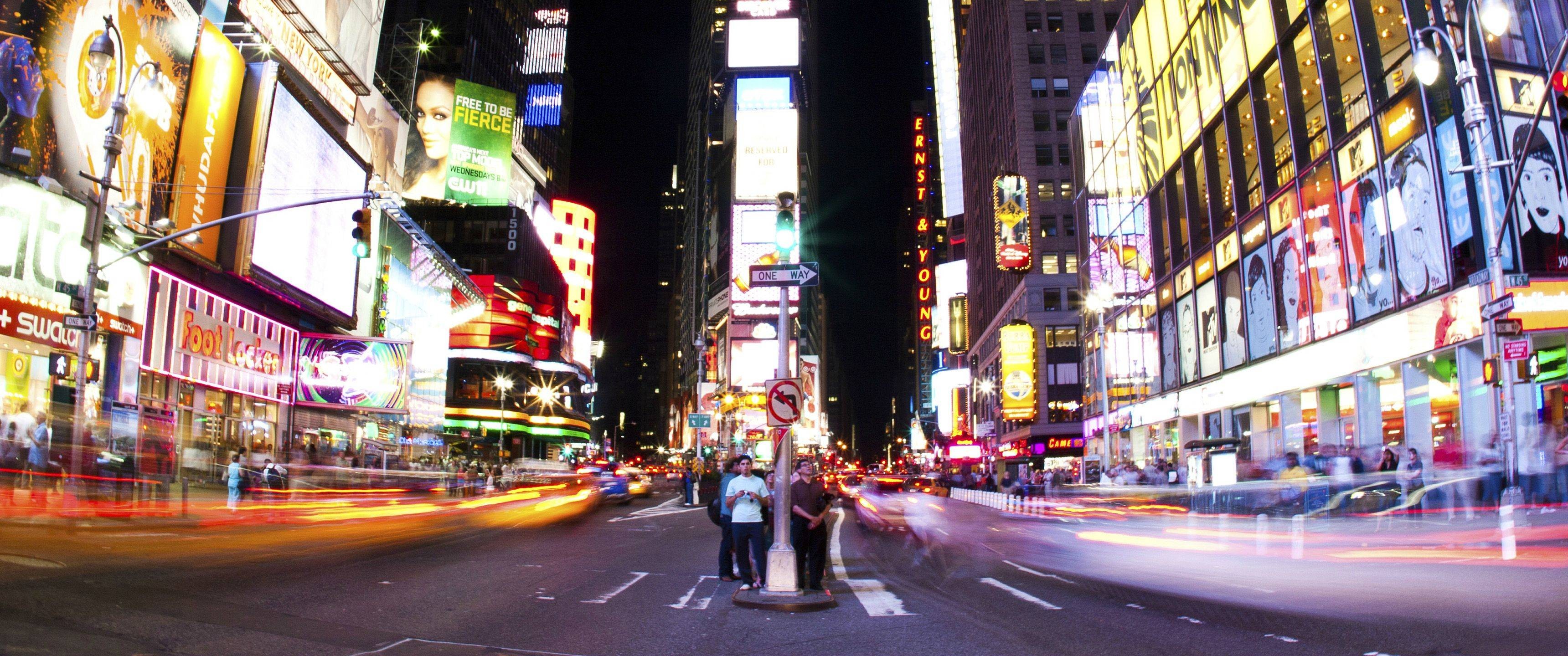 General 3440x1440 neon city night people motion blur USA New York City