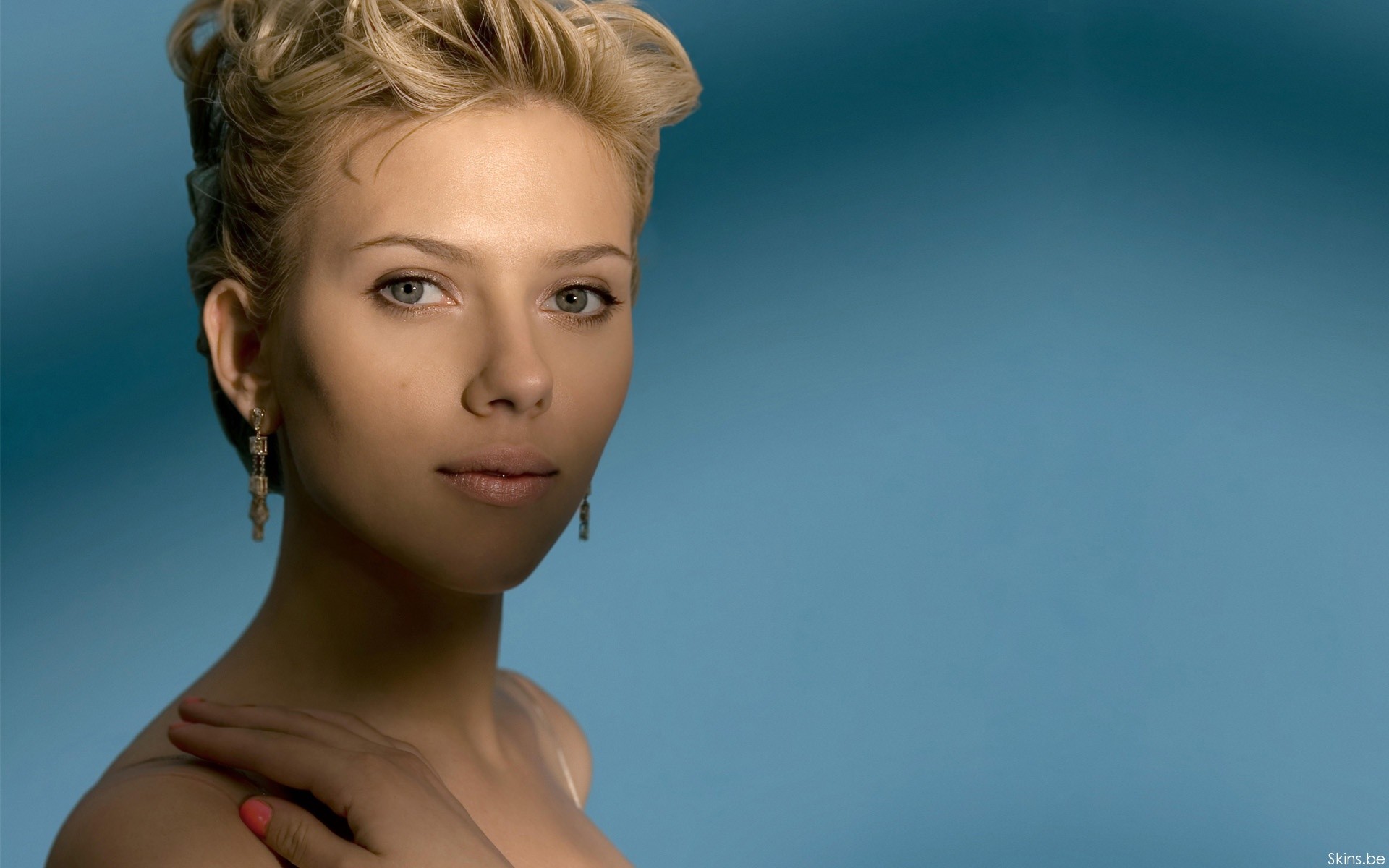 People 1920x1200 celebrity Scarlett Johansson women actress portrait looking at viewer long earrings painted nails blue background face closeup women indoors studio