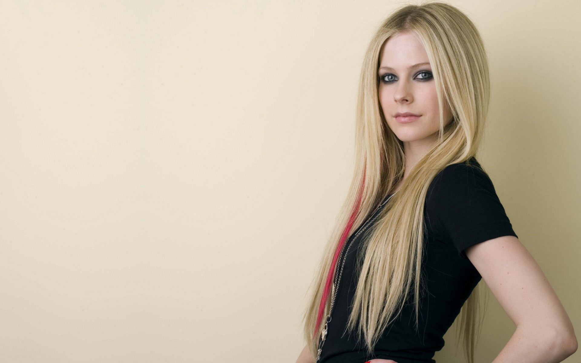 People 1920x1200 Avril Lavigne women blonde long hair pink hair T-shirt simple background blue eyes smoky eyes singer Canadian Canadian women