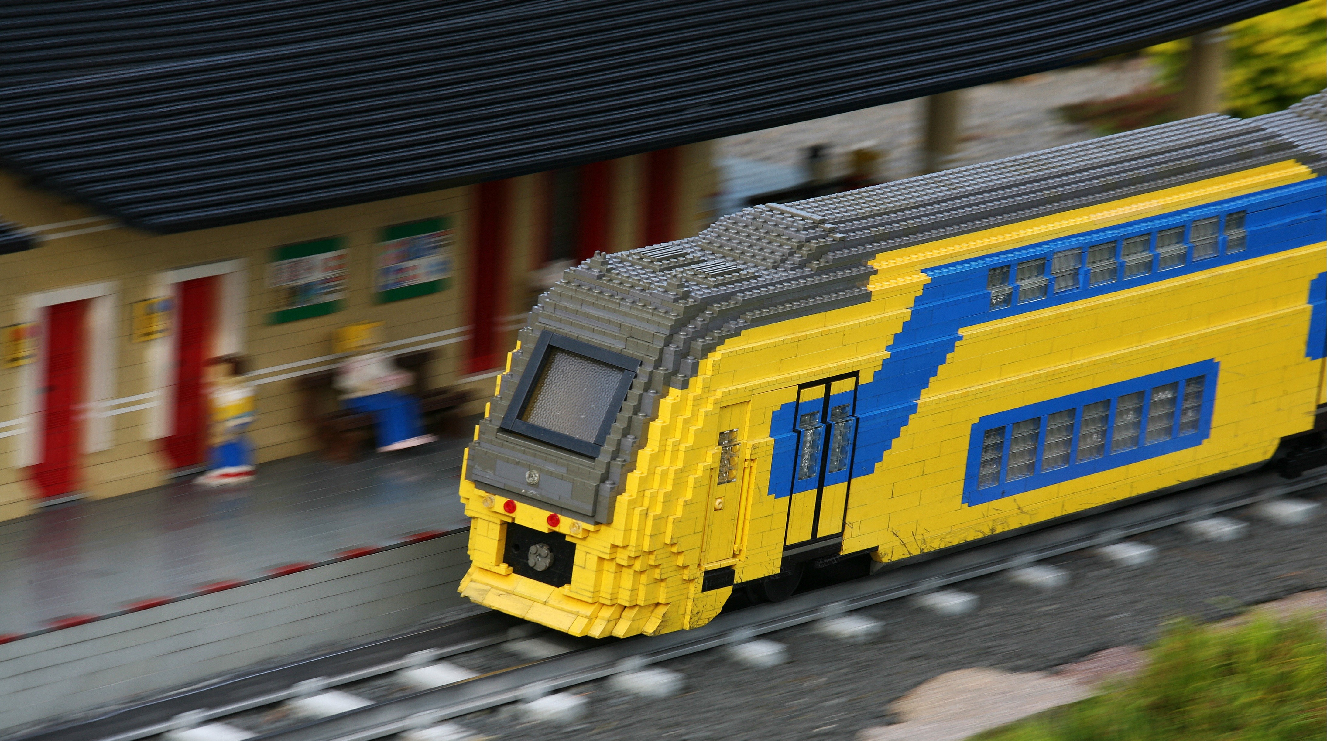 General 4368x2440 LEGO toys bricks train diesel locomotive train station railway blurred motion blur vehicle