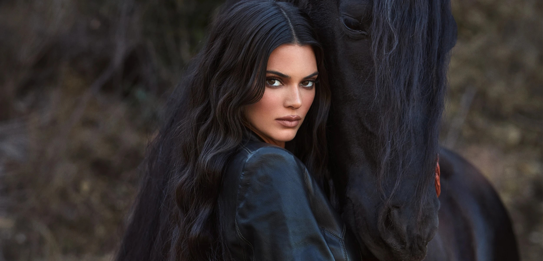People 2083x1000 Kendall Jenner women model long hair dark hair outdoors women with horse makeup brunette women outdoors