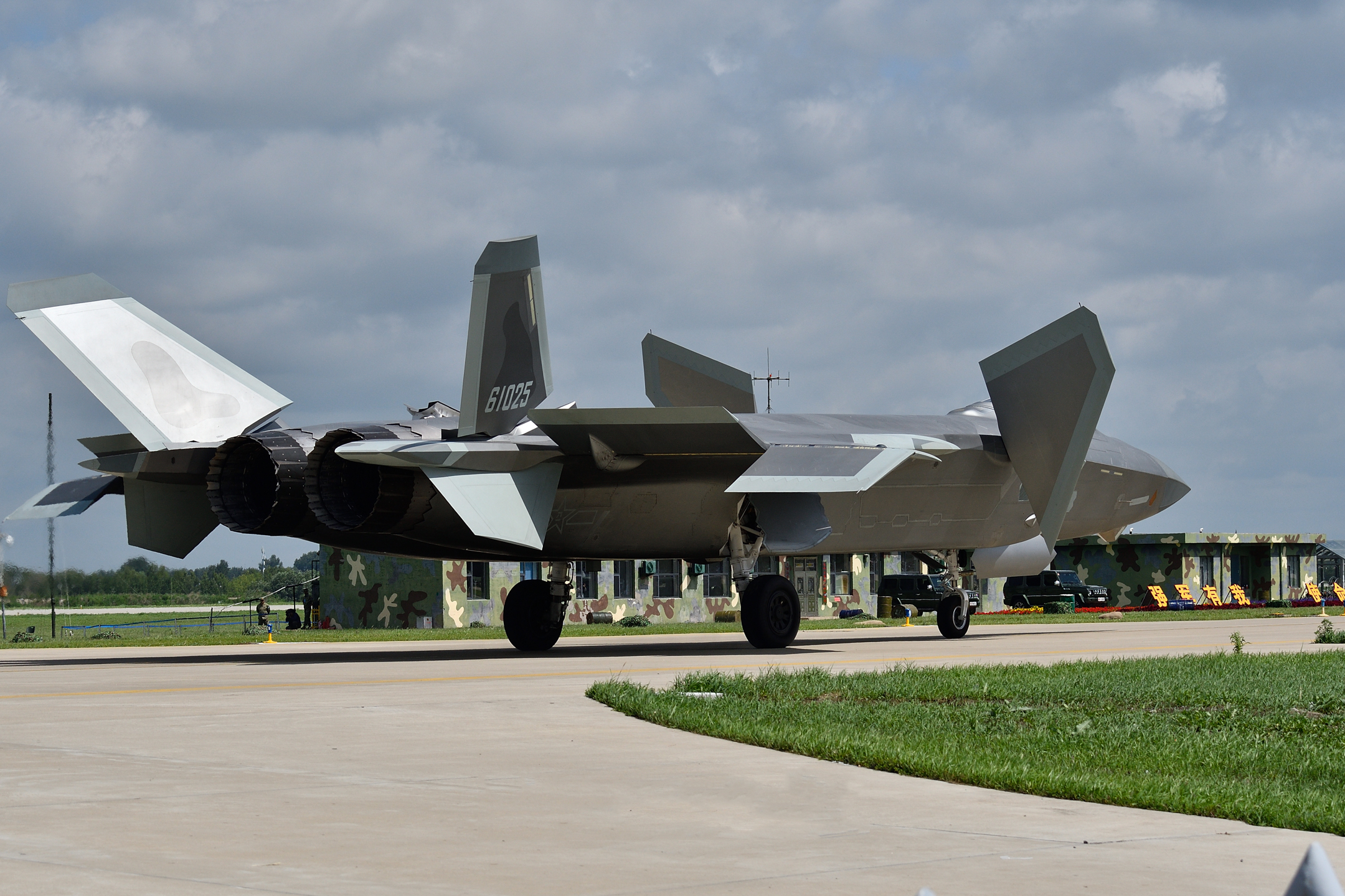 General 2160x1440 PLAAF Chengdu J-20 military military aircraft military vehicle clouds sky grass rear view