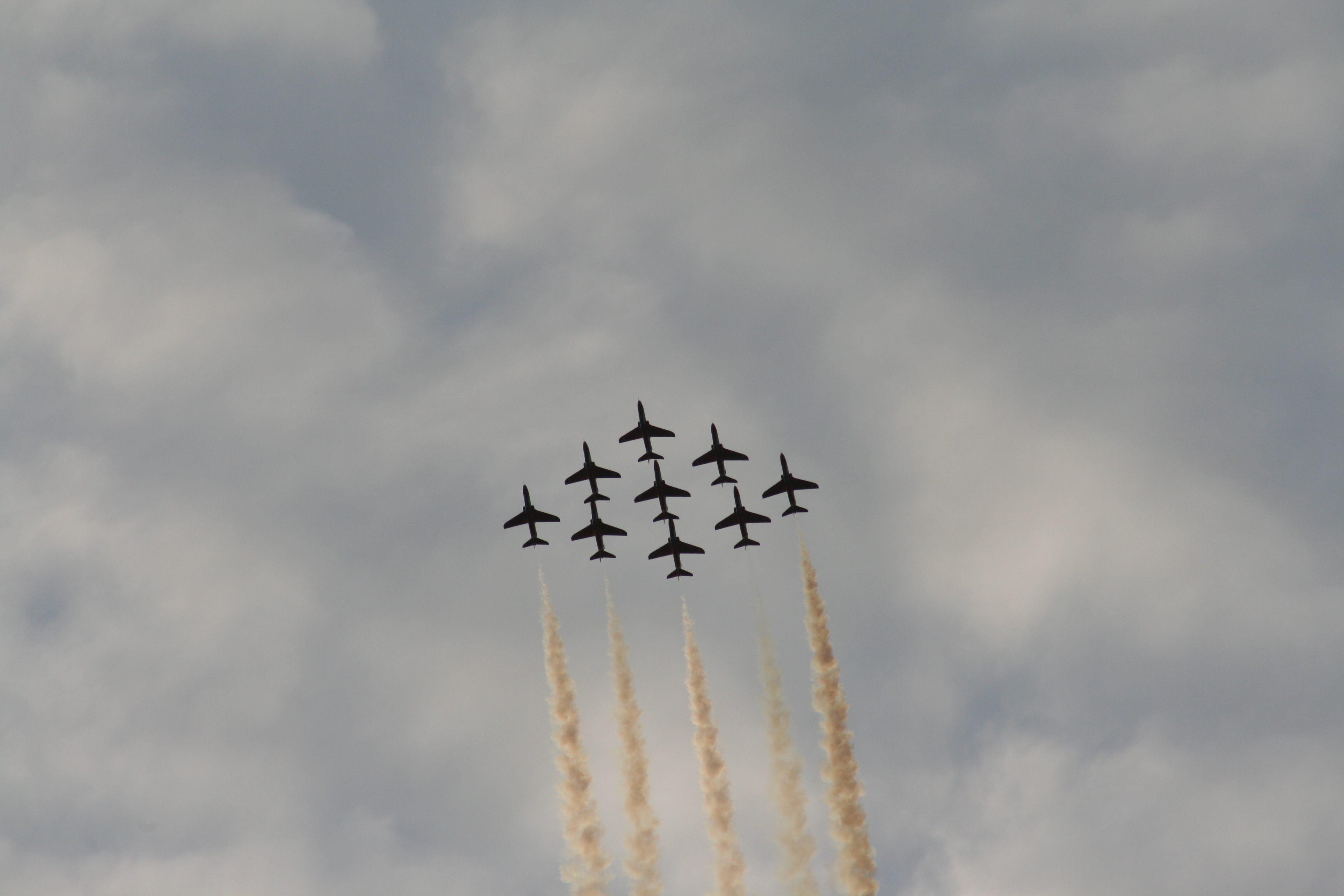 General 3888x2592 airplane aircraft sky Quebec-Airshow-2008 clouds overcast flying silhouette