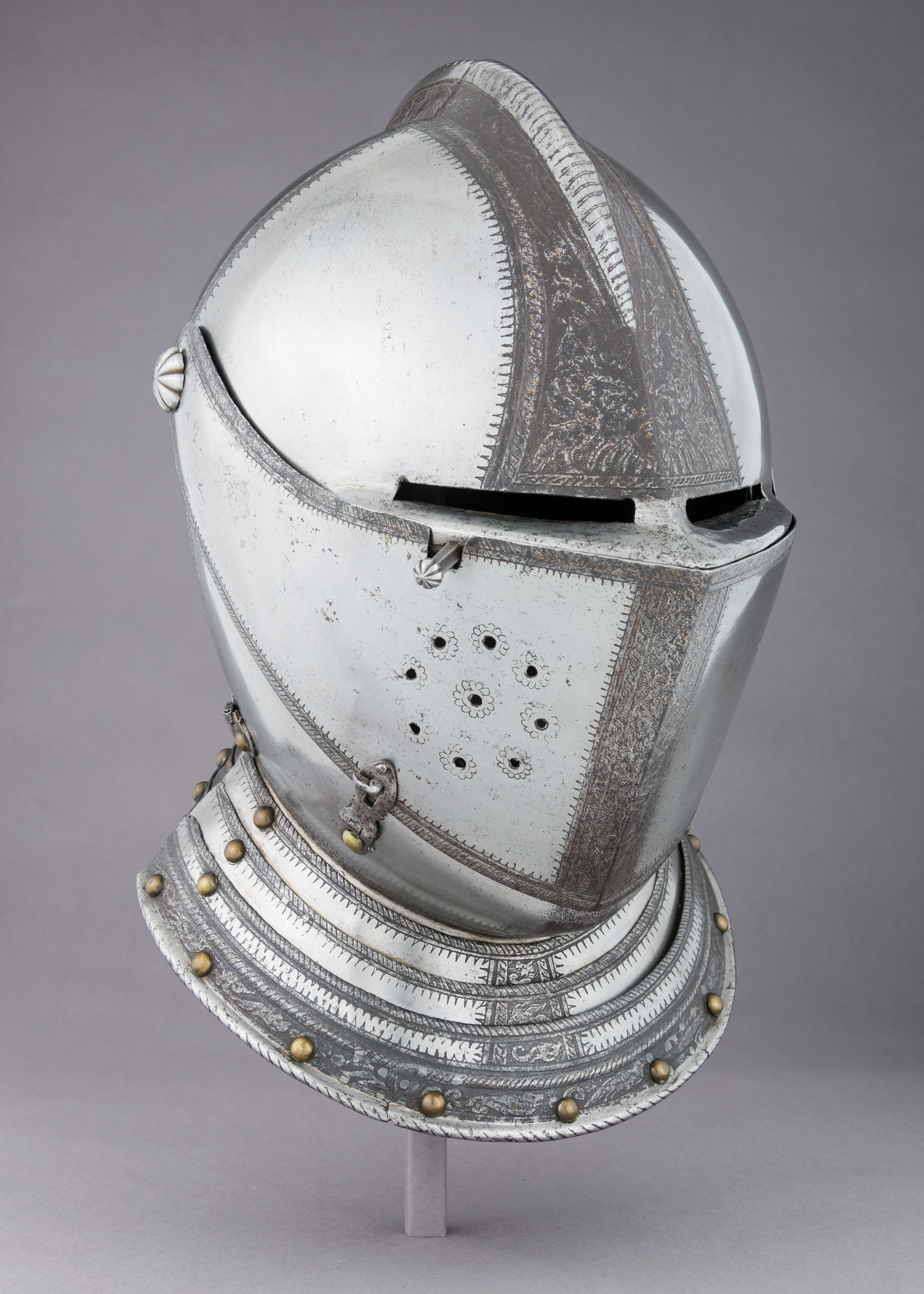 General 2857x4000 helmet medieval medieval clothes engraving armor portrait display simple background