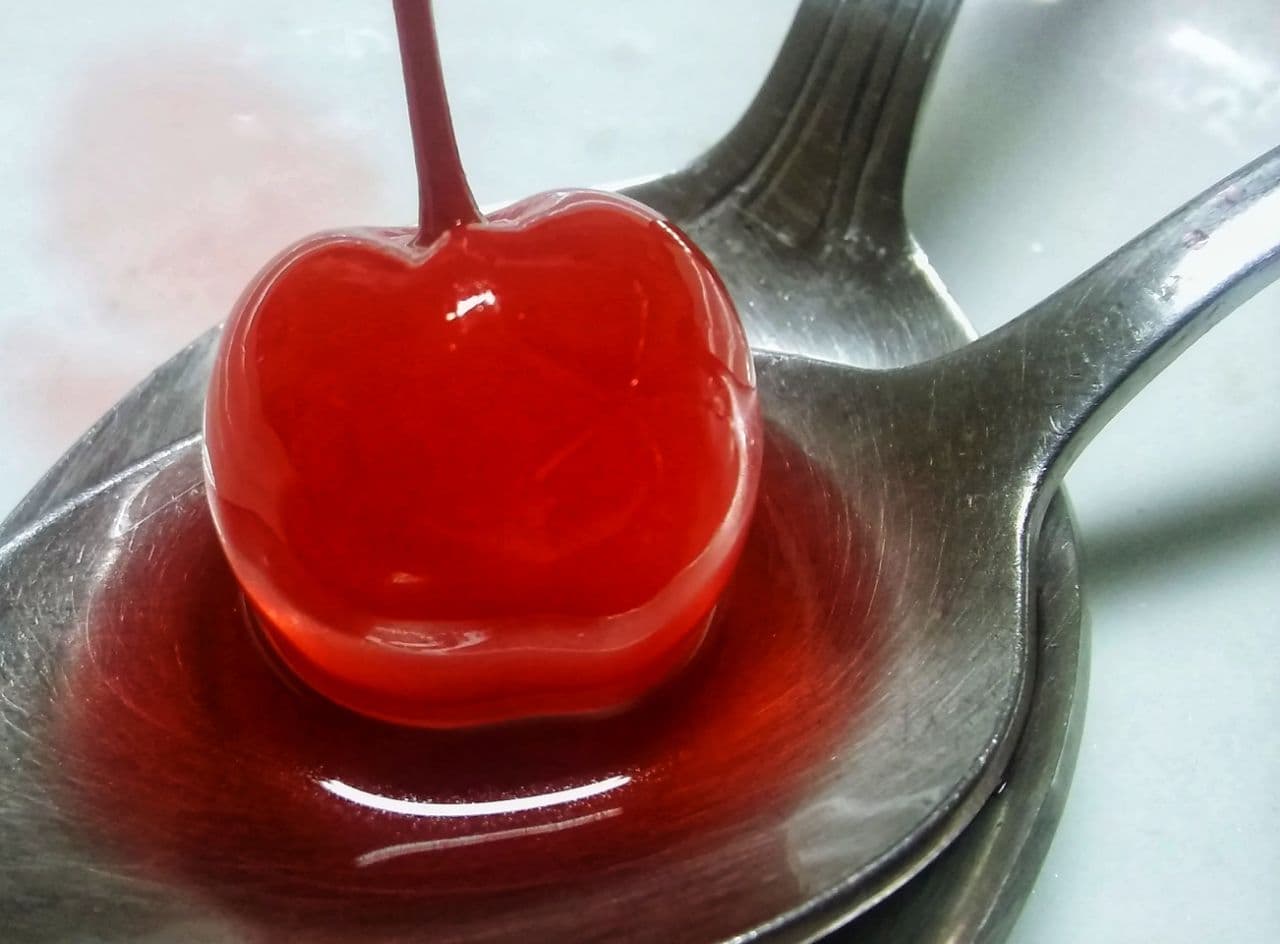 General 1280x944 red cherries spoon