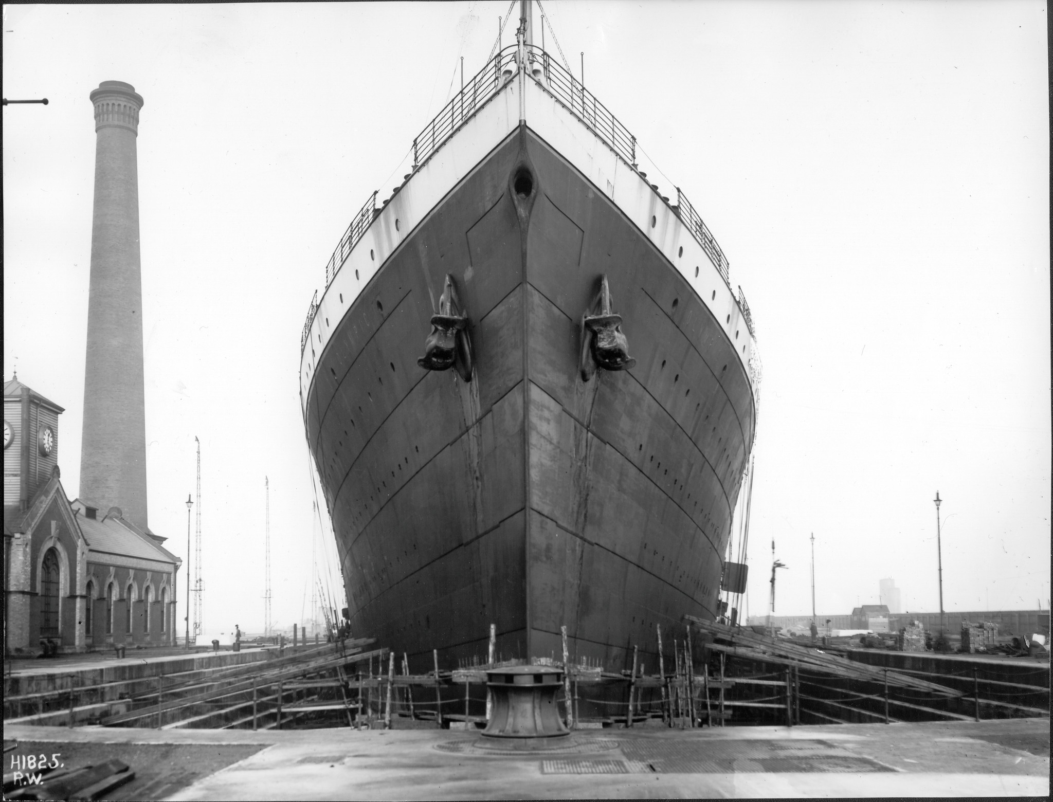 General 2048x1560 RMS Olympic liner dock monochrome ship old photos