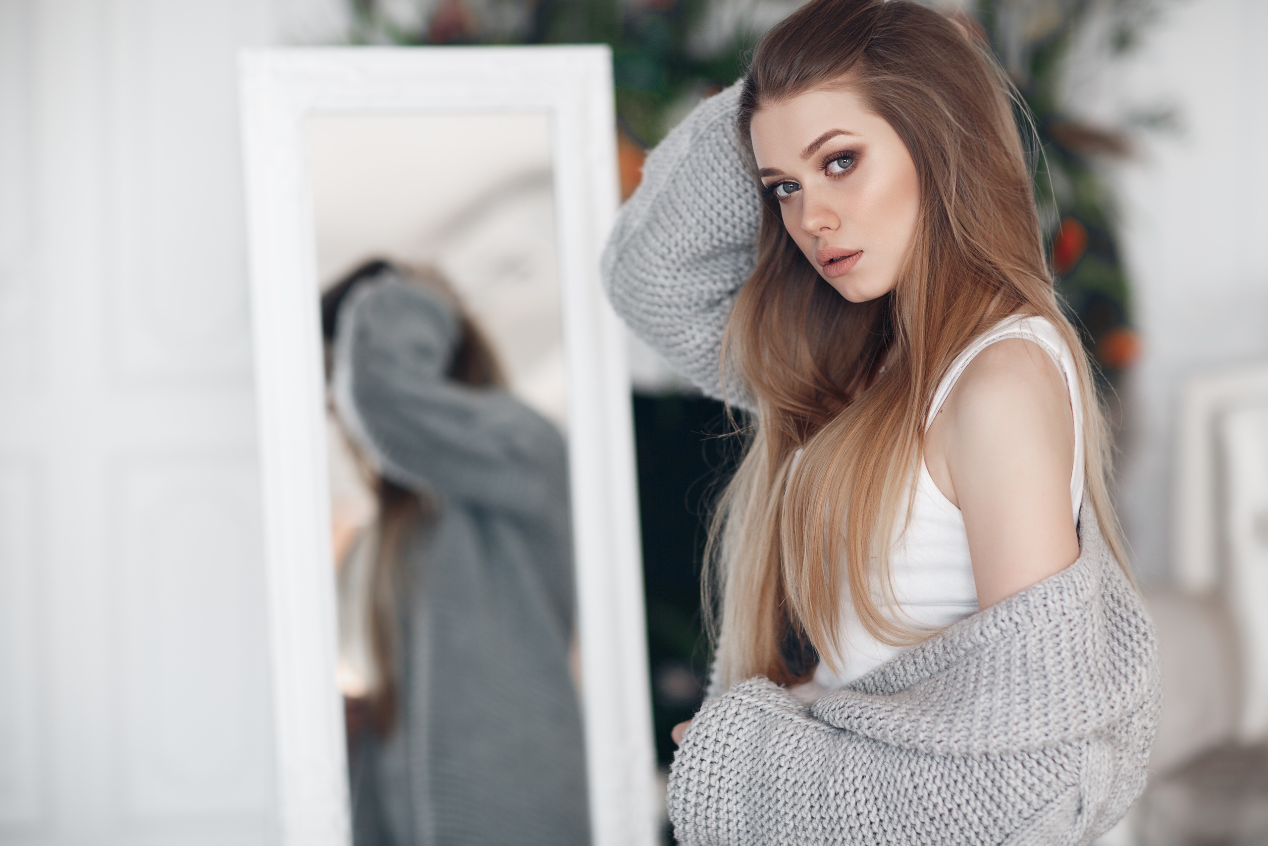 People 2560x1707 women model portrait looking at viewer women indoors face long hair grey sweater straight hair reflection white tops sweater