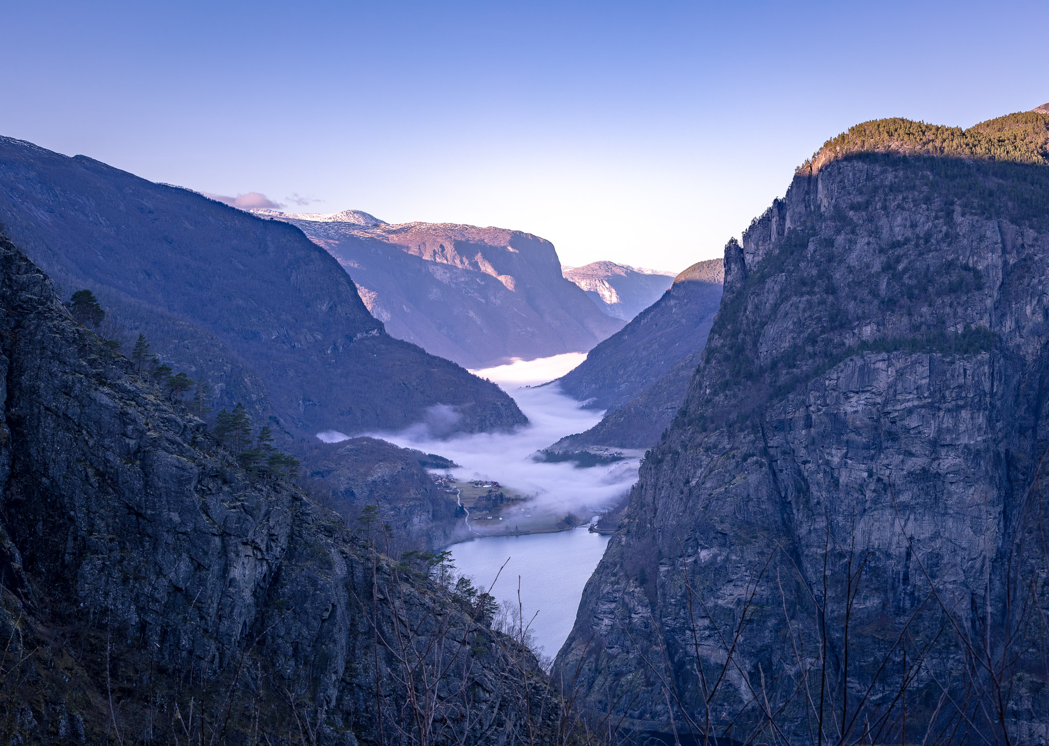 General 2048x1457 gorge mountains clear sky mist landscape Norway