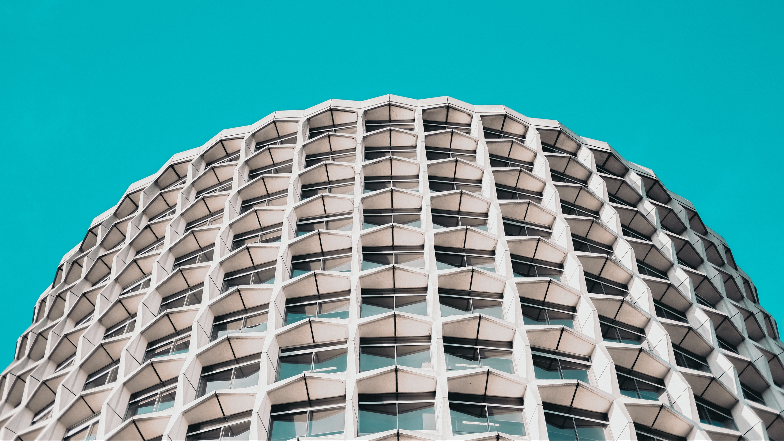 General 2560x1440 architecture building clear sky low-angle symmetry cyan daylight