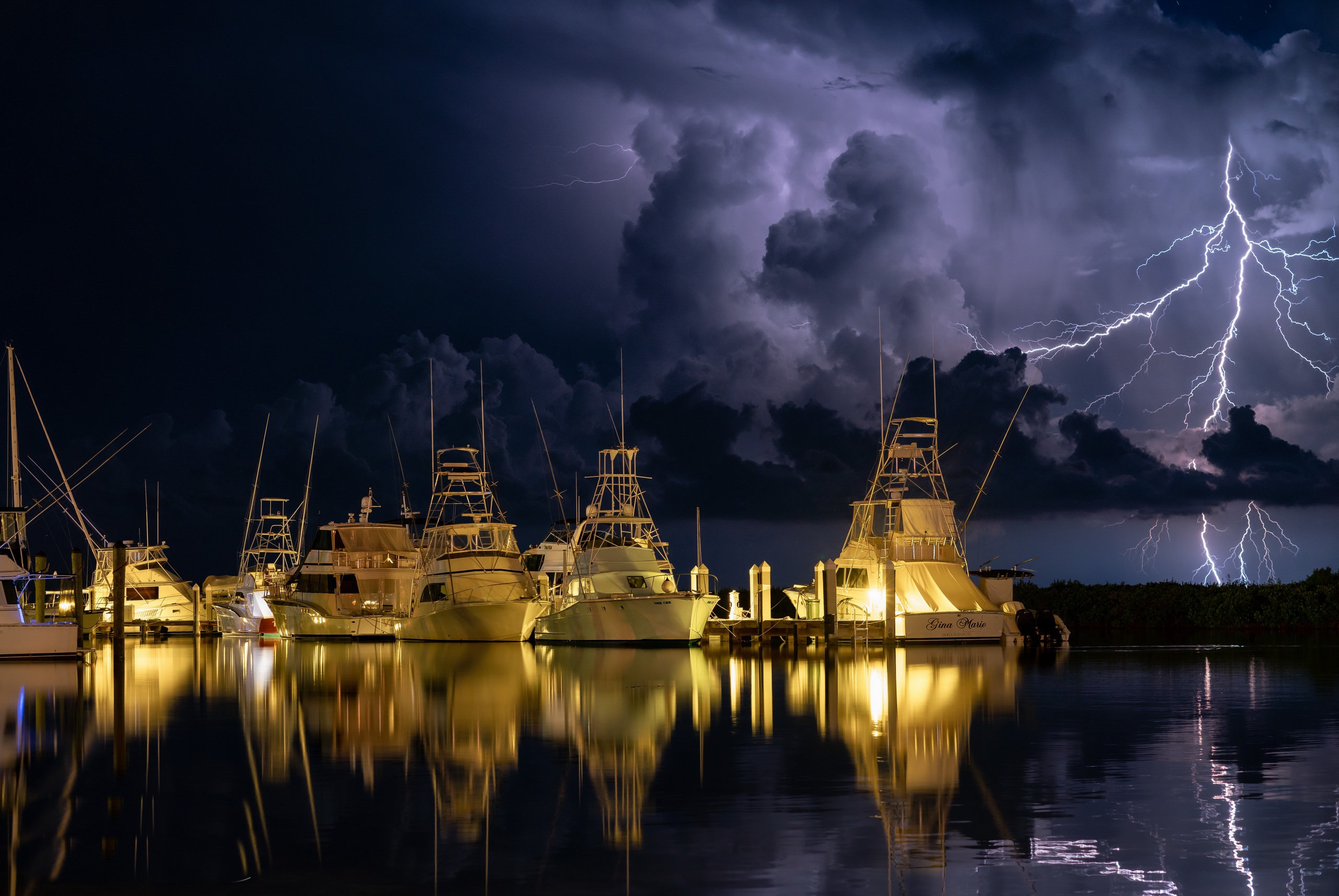 General 2560x1713 thunderbolt ship lightning nature reflection low light
