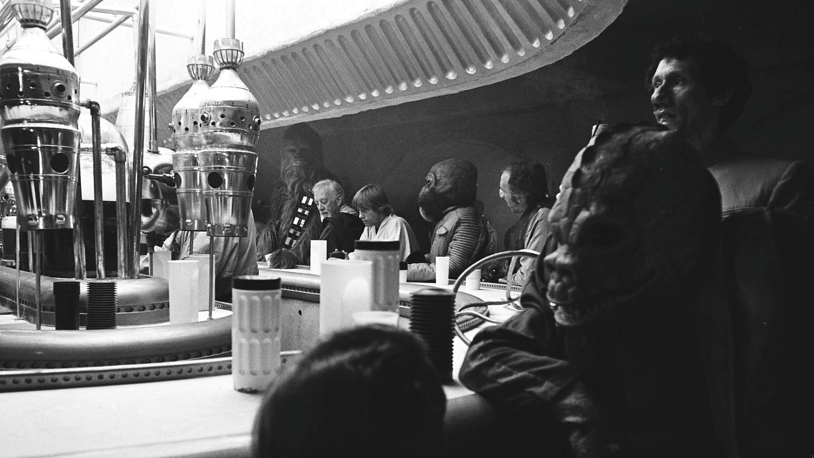 People 1600x900 Star Wars Tatooine Mos Eisley Cantina Luke Skywalker Obi-Wan Kenobi Chewbacca A New Hope Film set movies monochrome science fiction