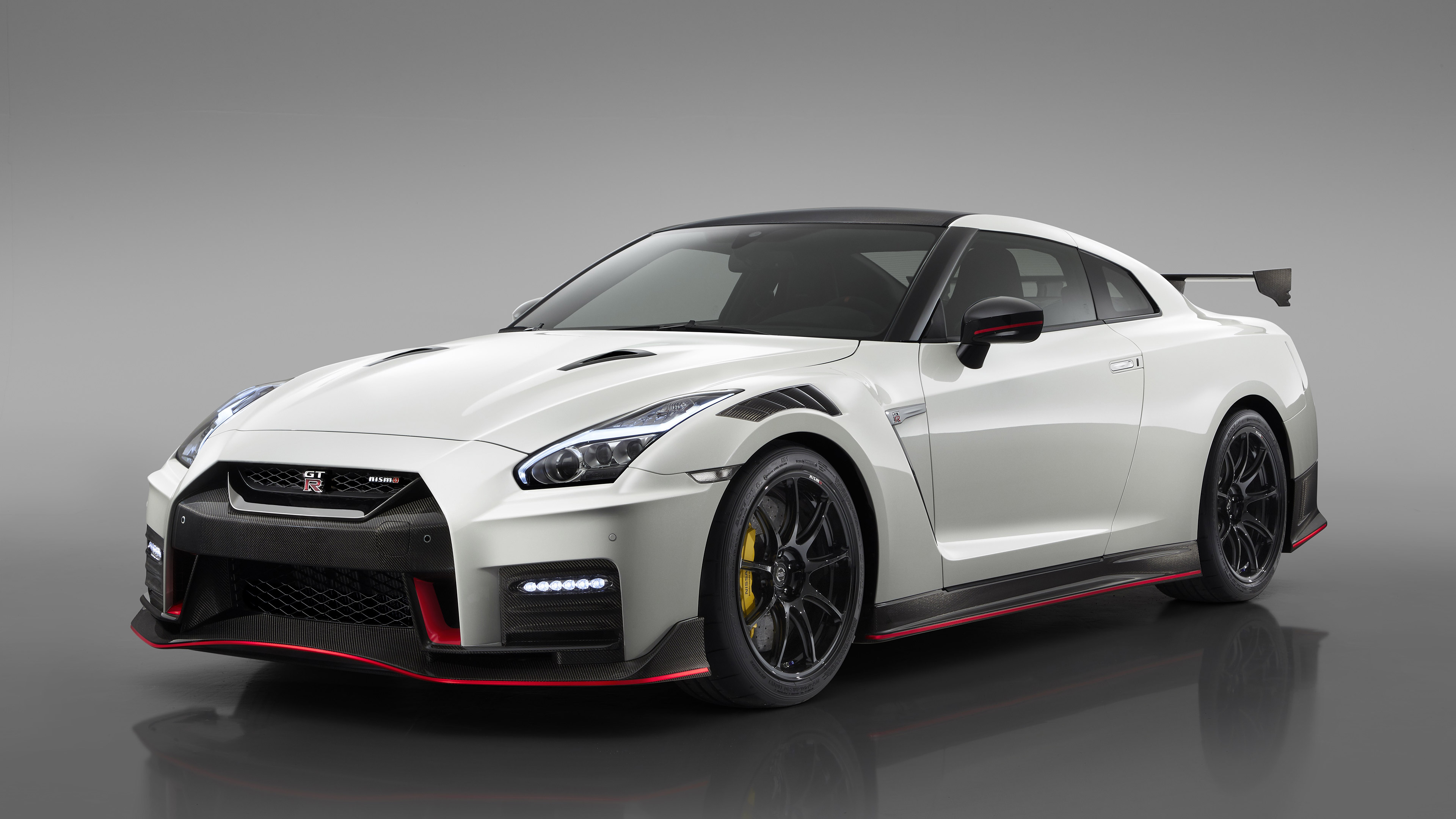 General 3840x2160 Nissan GT-R NISMO car vehicle supercars Nismo simple background