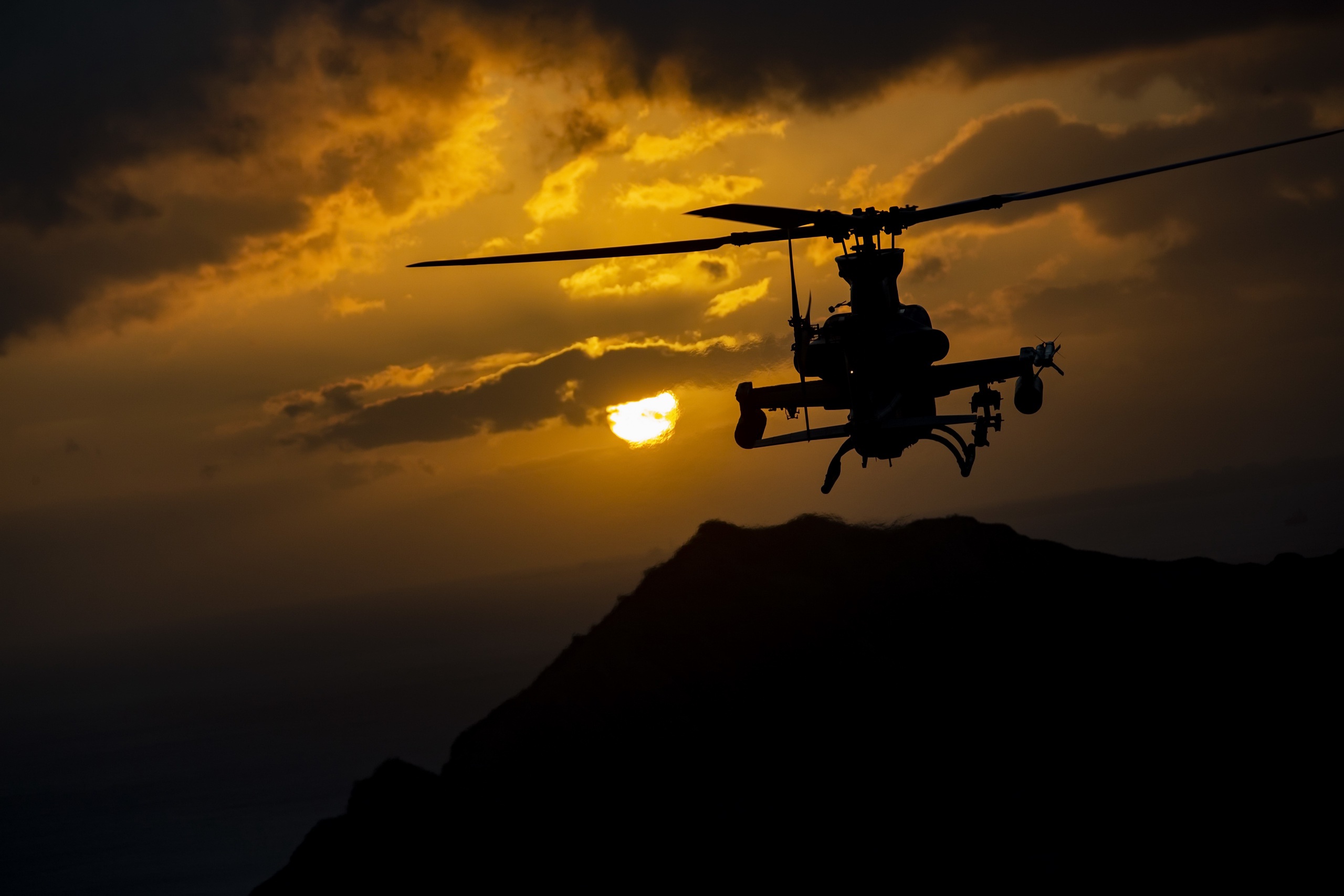 General 2560x1707 dark aircraft helicopters vehicle AH-1Z Viper military aircraft military military vehicle Sun sky