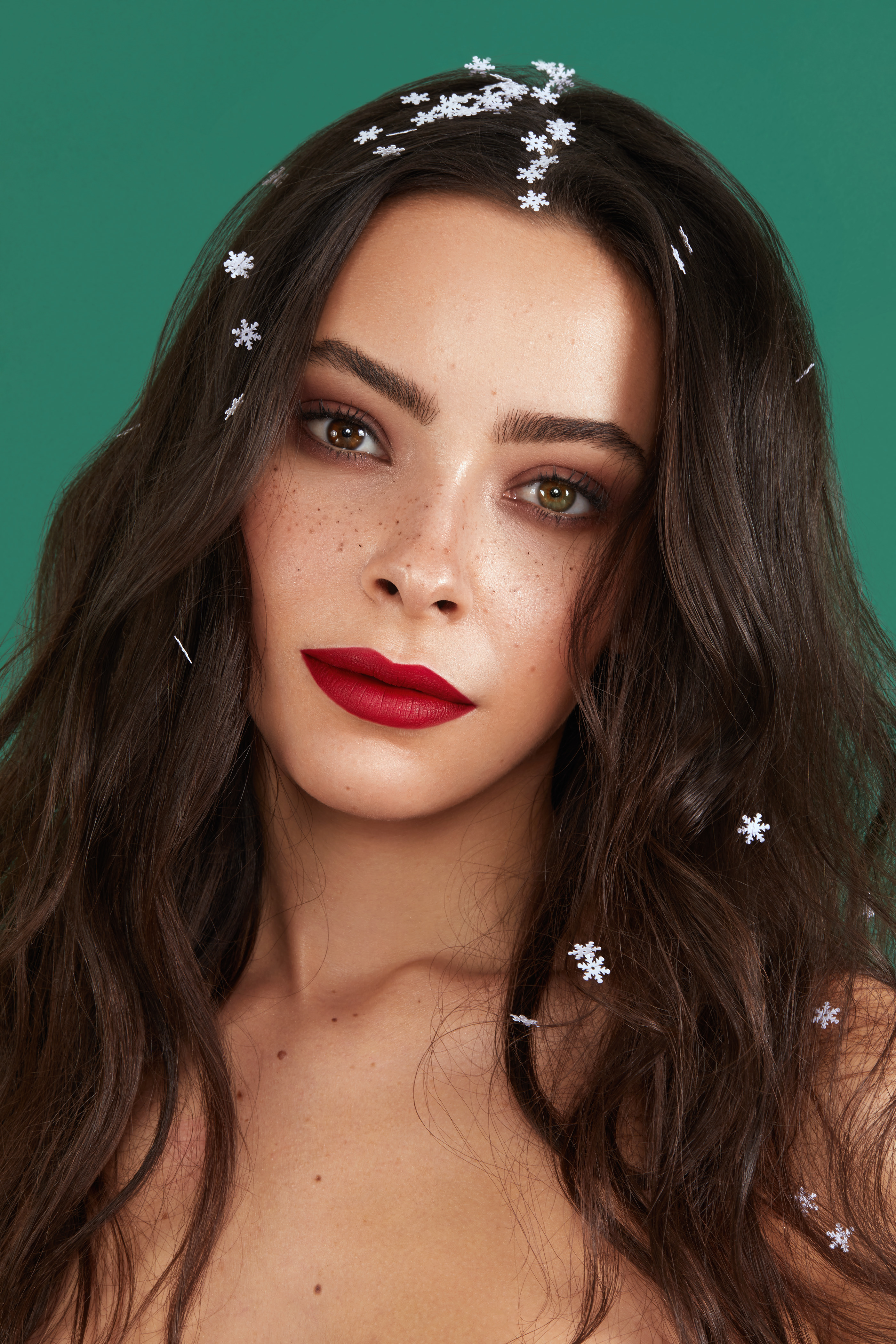 People 2800x4200 women women indoors portrait display brunette red lipstick face freckles bare shoulders portrait makeup Sarai Lewis closeup