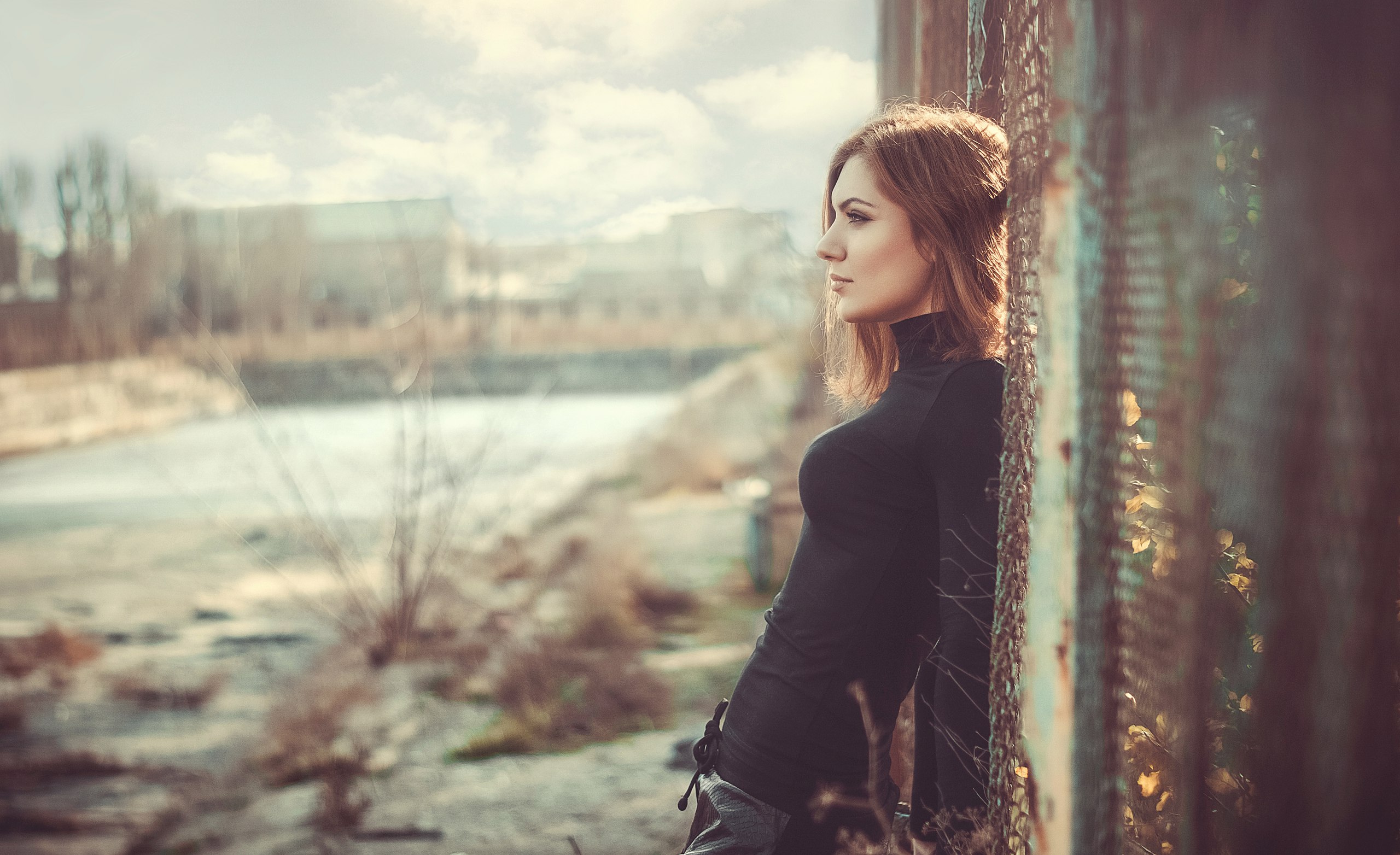 People 2560x1564 women portrait looking away women outdoors turtlenecks depth of field black clothing