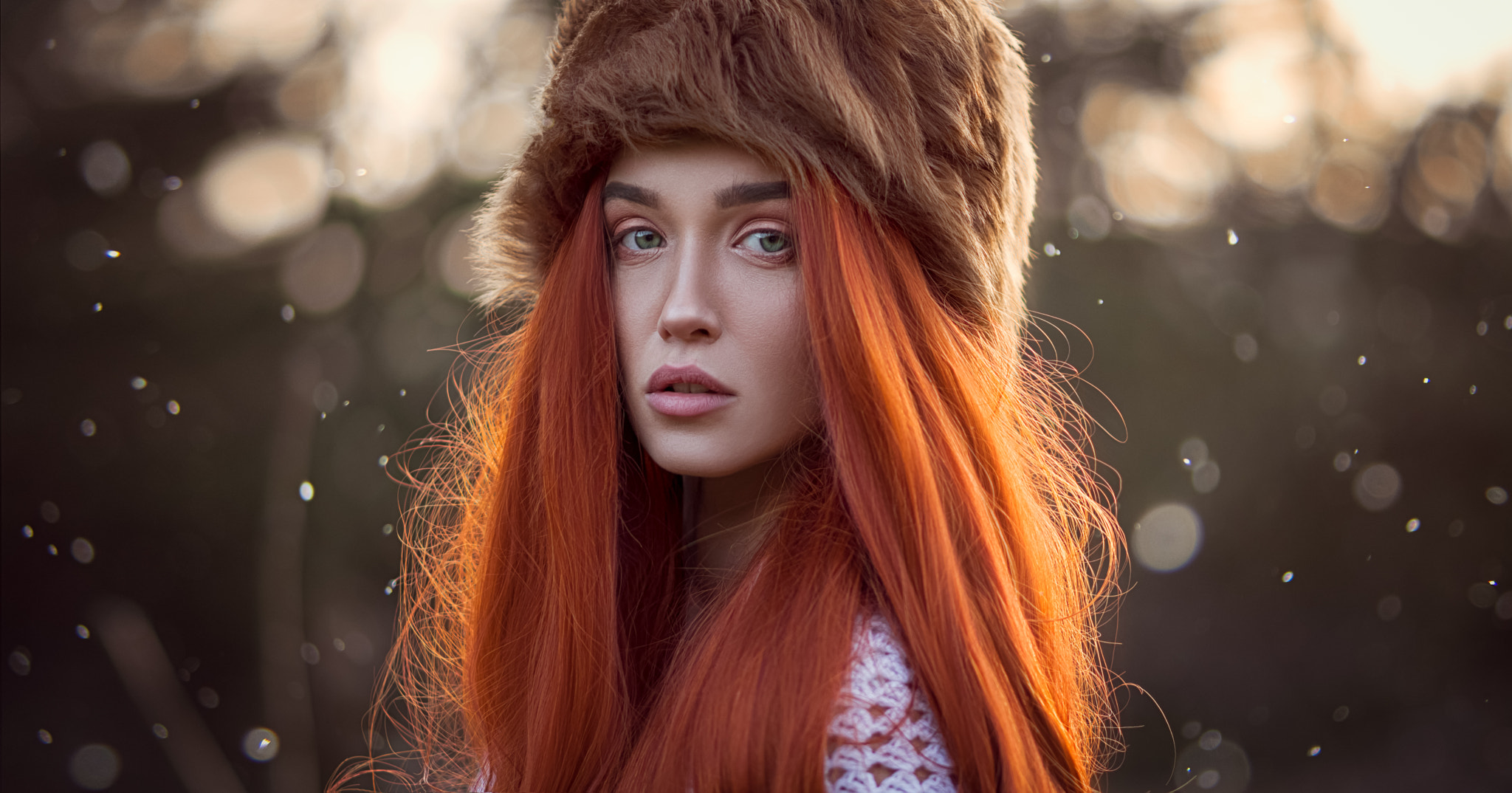 People 2048x1074 women redhead hat women outdoors sweater face portrait bokeh green eyes long hair Katy Sendza fur cap outdoors looking at viewer 500px model
