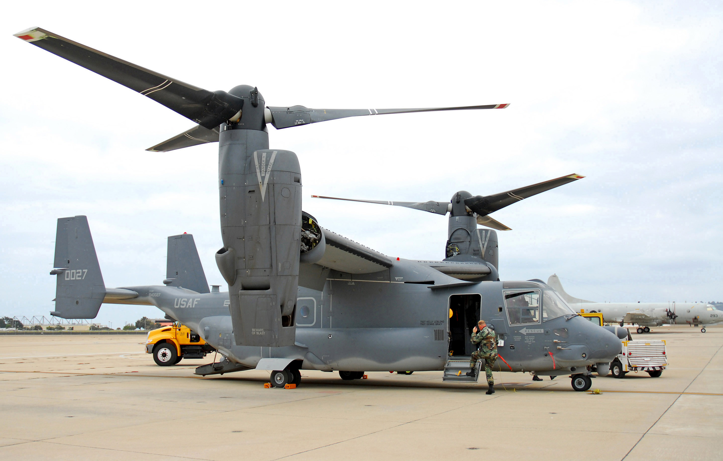 General 2904x1854 Boeing-Bell V-22 Osprey aircraft vehicle military aircraft military military vehicle tiltrotor US Air Force Boeing American aircraft clouds overcast sky men soldier uniform