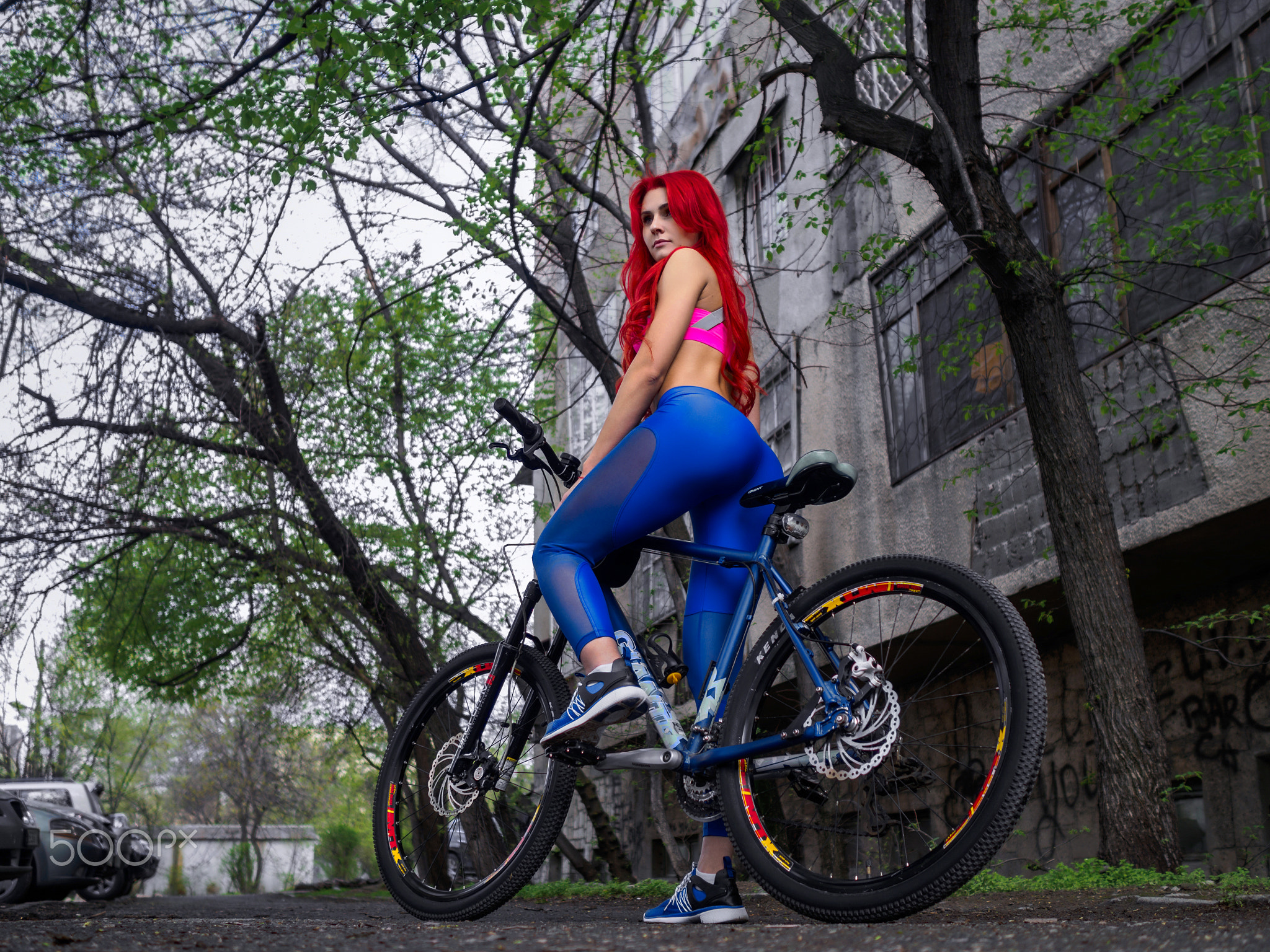 People 2048x1536 women redhead sportswear sneakers ass rear view women outdoors trees yoga pants women with bicycles bicycle