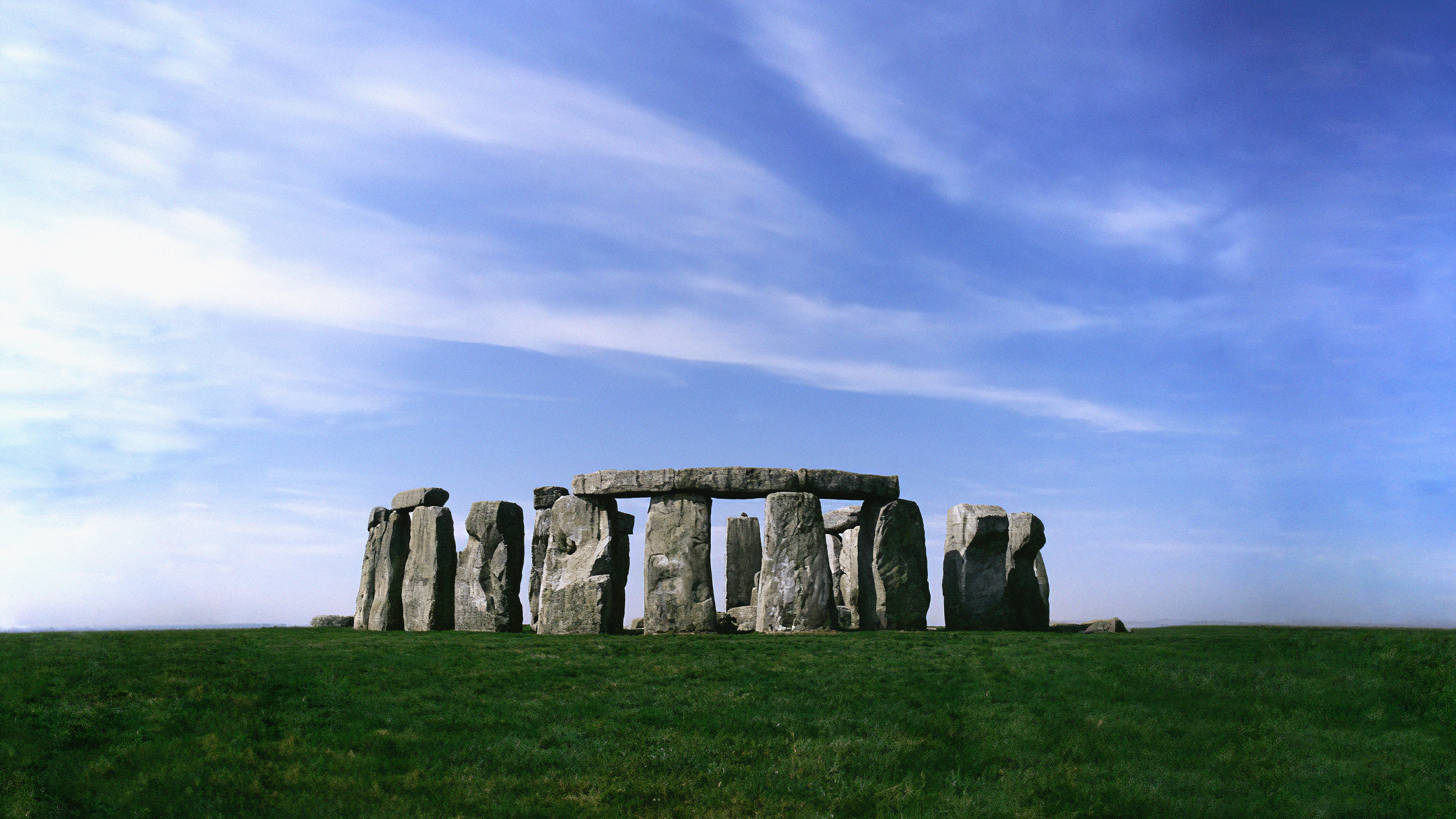 General 3840x2160 Stonehenge  landmark England UK Europe World Heritage Site sky clouds grass stones simple background