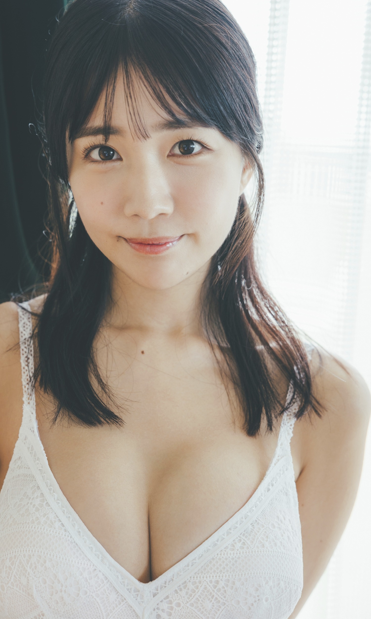 People 1500x2500 Japanese Asian women Amau Kisumi cleavage no bra