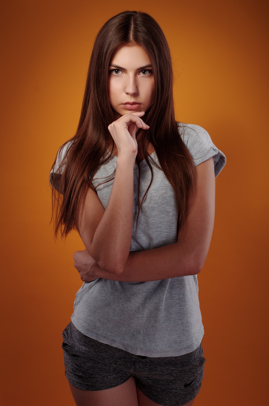 People 894x1350 model women long hair Olga Viacheslav Krivonos shorts grey t-shirt T-shirt