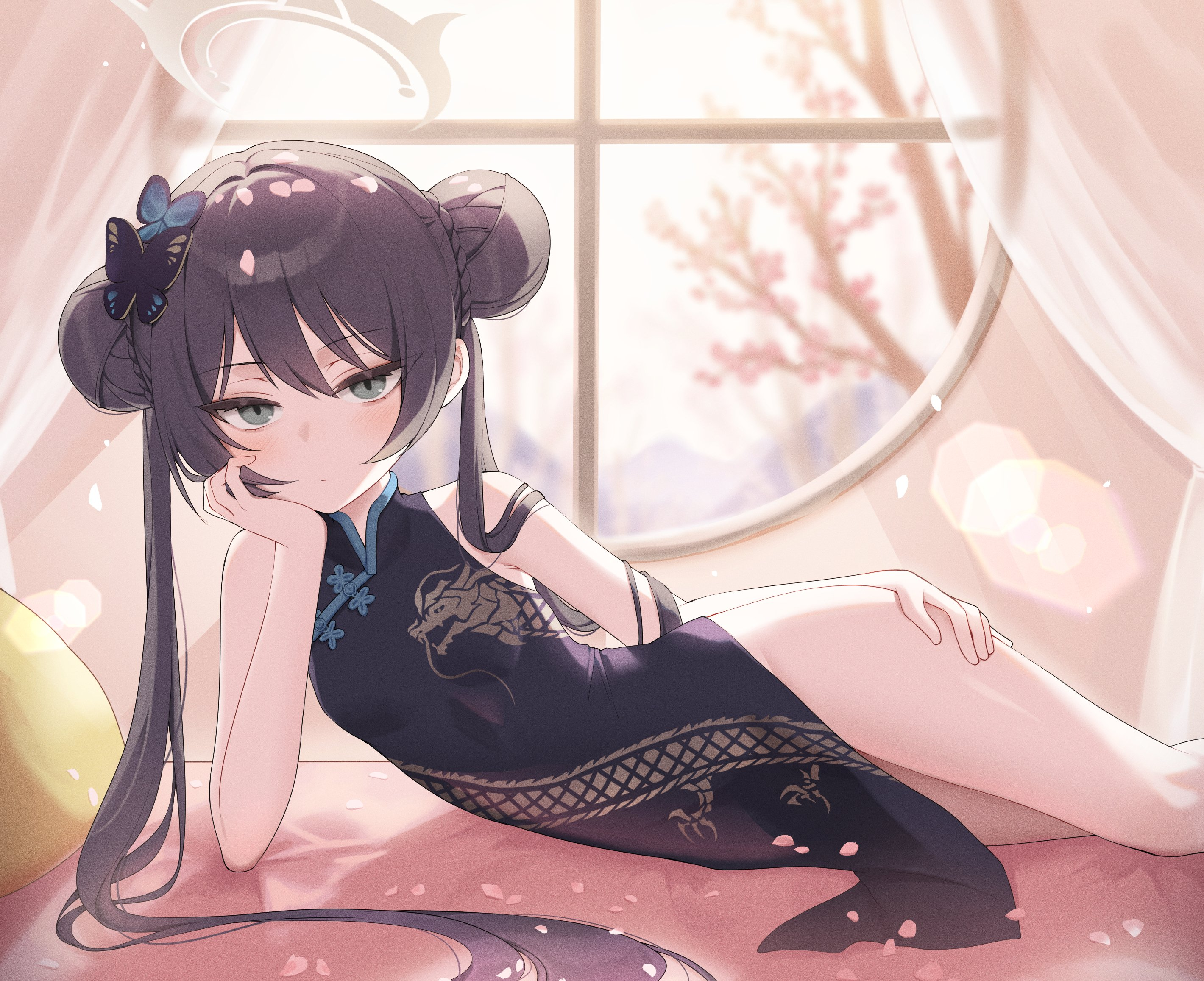 Anime 2840x2314 cheongsam Kisaki (Blue Archive) Blue Archive anime girls green eyes long hair ddungddang102 thighs hands on hips hips lying down lying on side hairbun twin buns hair ornament butterfly hair between eyes blushing Chinese clothing sunlight anime resting head petals